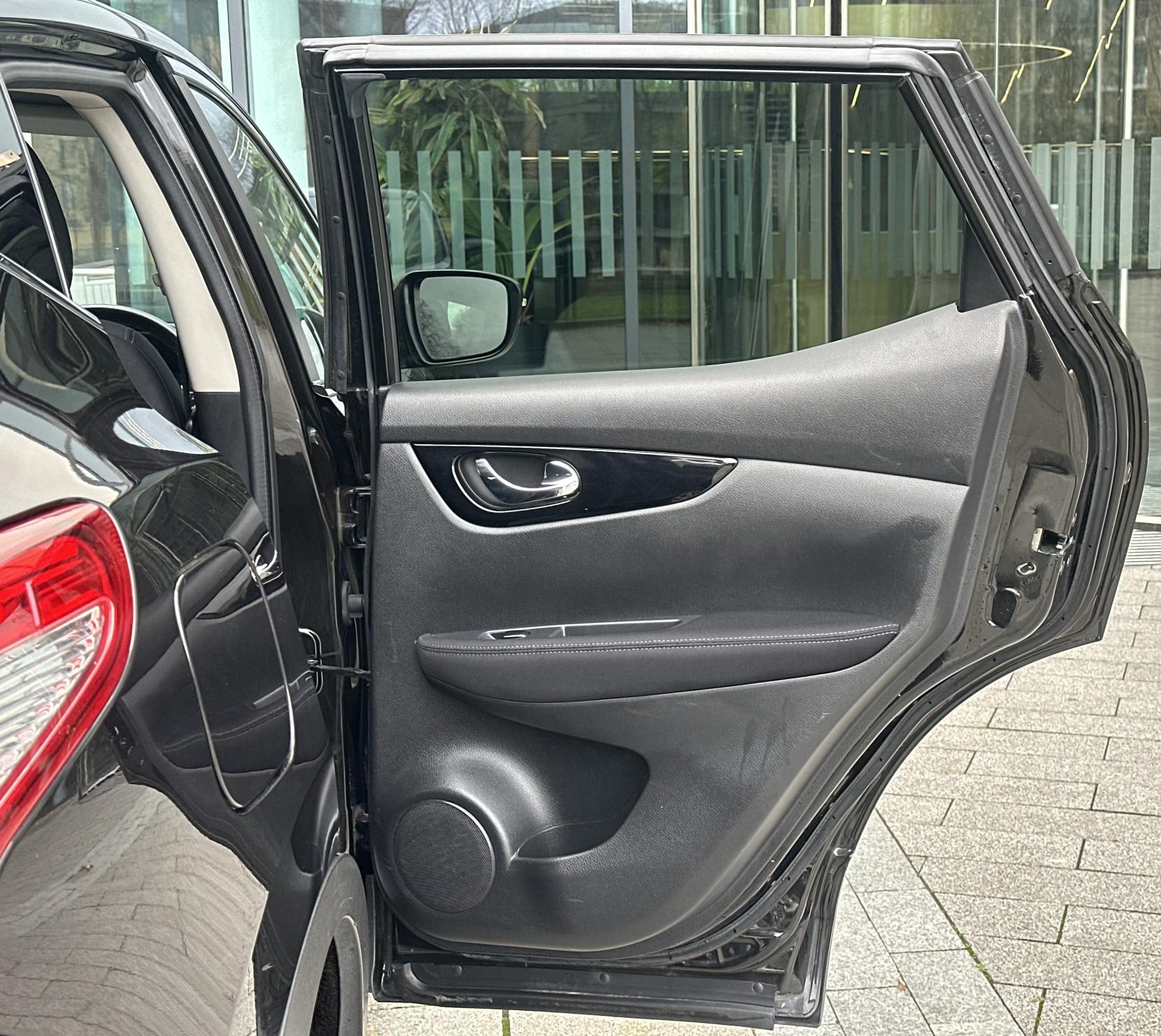 Nissan Qashqai 1.2 DIG-T Acenta Premium SUV 5dr Petrol Manual 2WD Euro 5 (s/s) (115 ps)