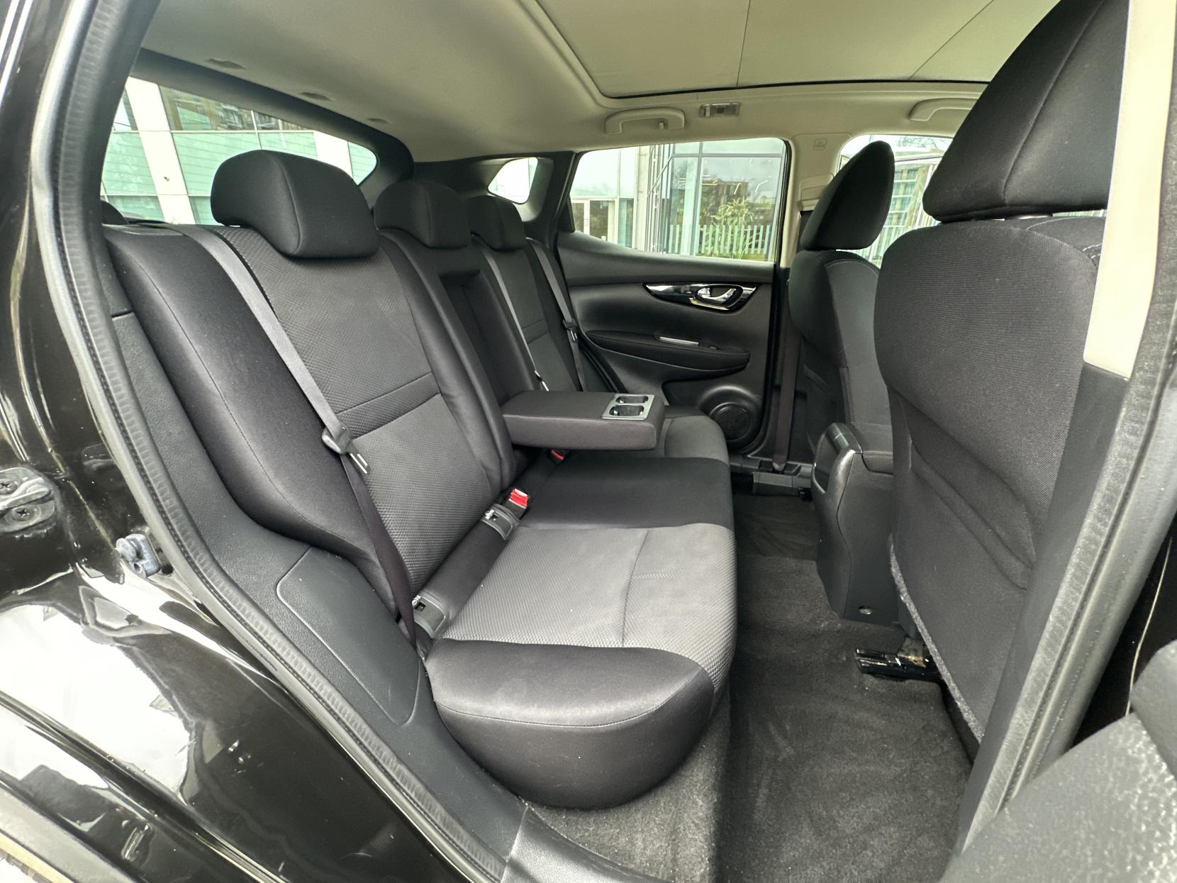 Nissan Qashqai 1.2 DIG-T Acenta Premium SUV 5dr Petrol Manual 2WD Euro 5 (s/s) (115 ps)