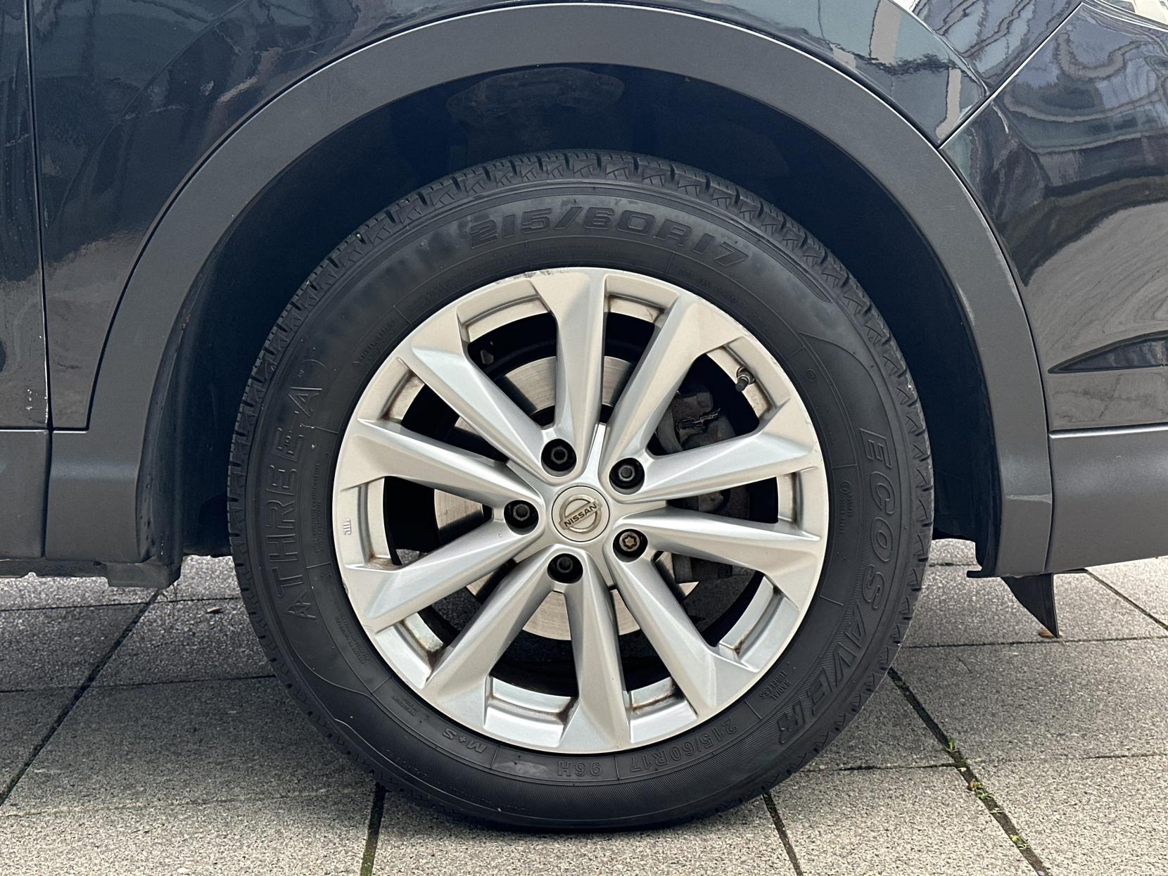 Nissan Qashqai 1.2 DIG-T Acenta Premium SUV 5dr Petrol Manual 2WD Euro 5 (s/s) (115 ps)