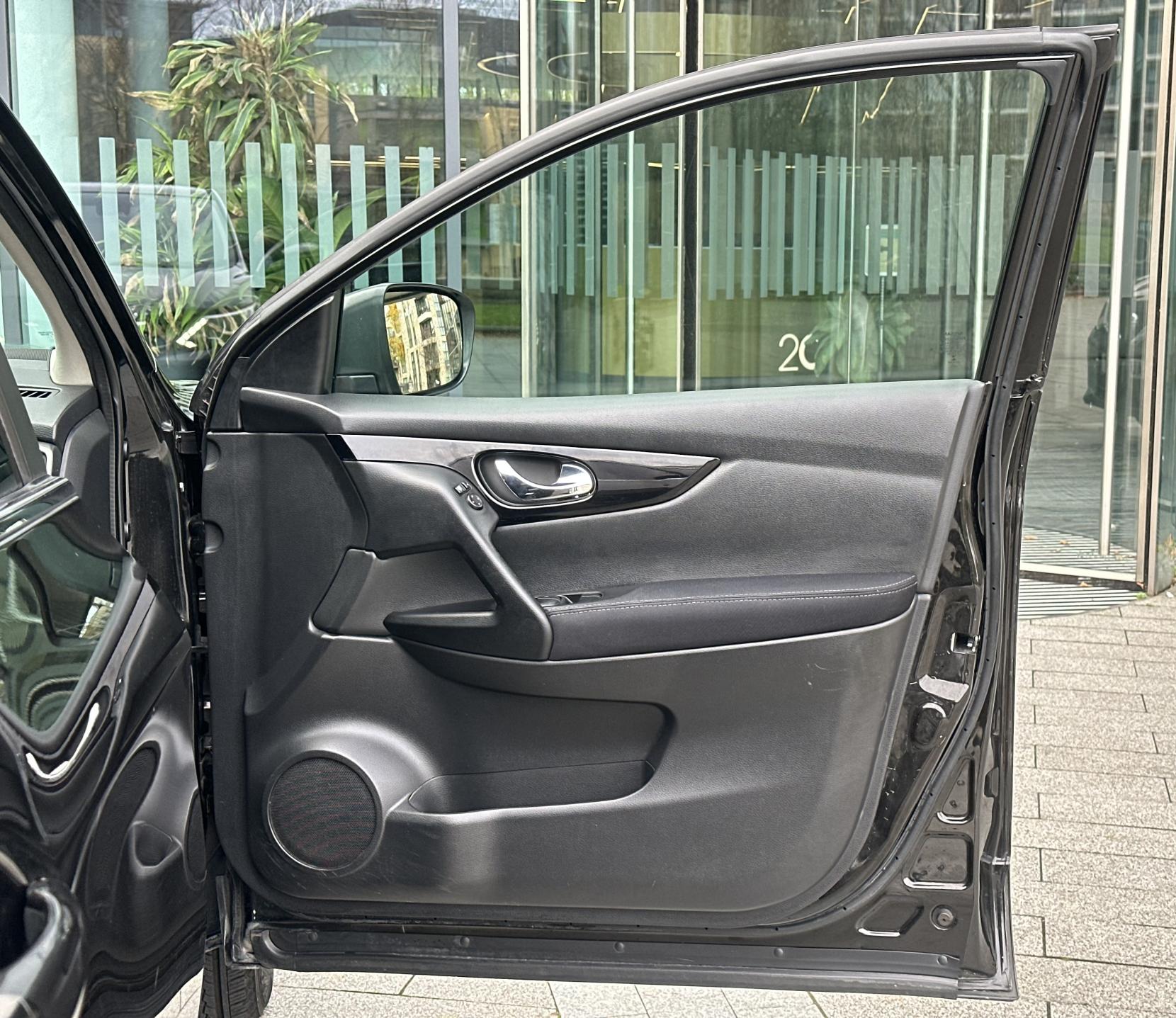 Nissan Qashqai 1.2 DIG-T Acenta Premium SUV 5dr Petrol Manual 2WD Euro 5 (s/s) (115 ps)