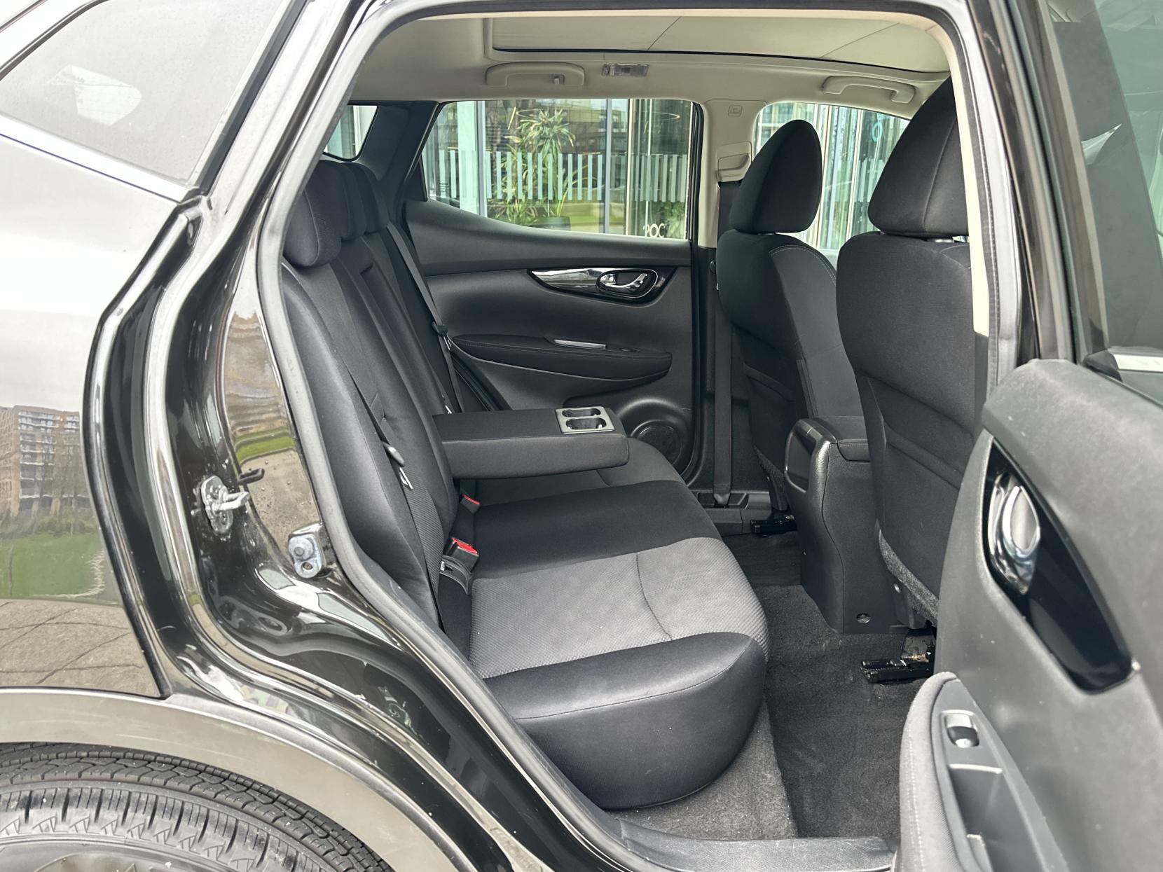 Nissan Qashqai 1.2 DIG-T Acenta Premium SUV 5dr Petrol Manual 2WD Euro 5 (s/s) (115 ps)