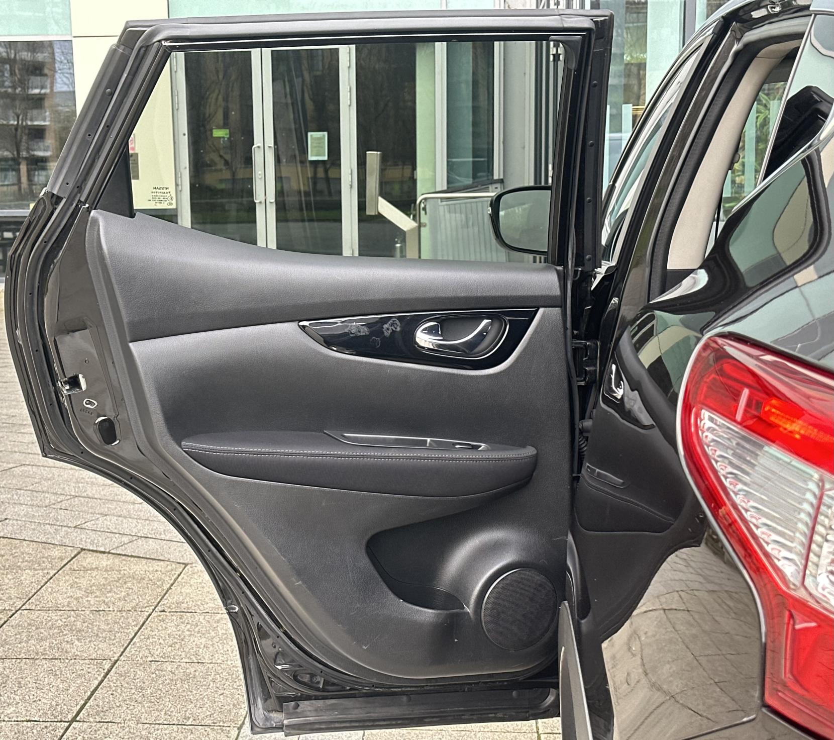 Nissan Qashqai 1.2 DIG-T Acenta Premium SUV 5dr Petrol Manual 2WD Euro 5 (s/s) (115 ps)