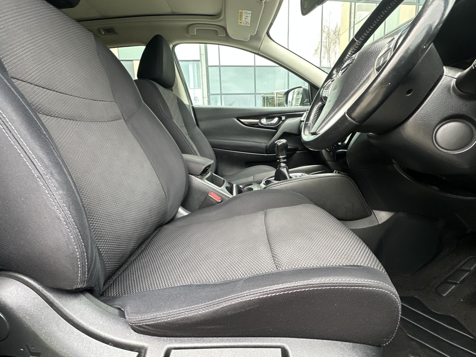 Nissan Qashqai 1.2 DIG-T Acenta Premium SUV 5dr Petrol Manual 2WD Euro 5 (s/s) (115 ps)