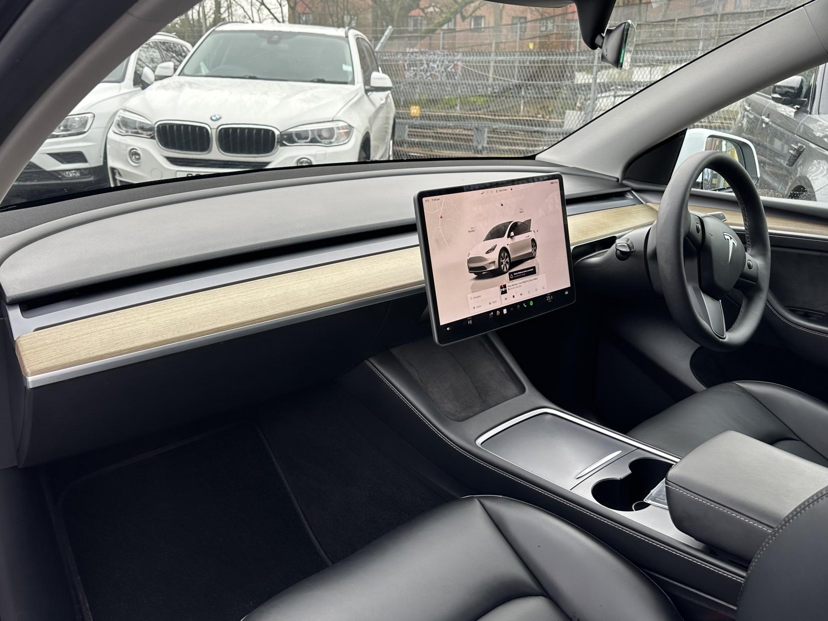 Tesla Model Y SUV (2021 - 2024)