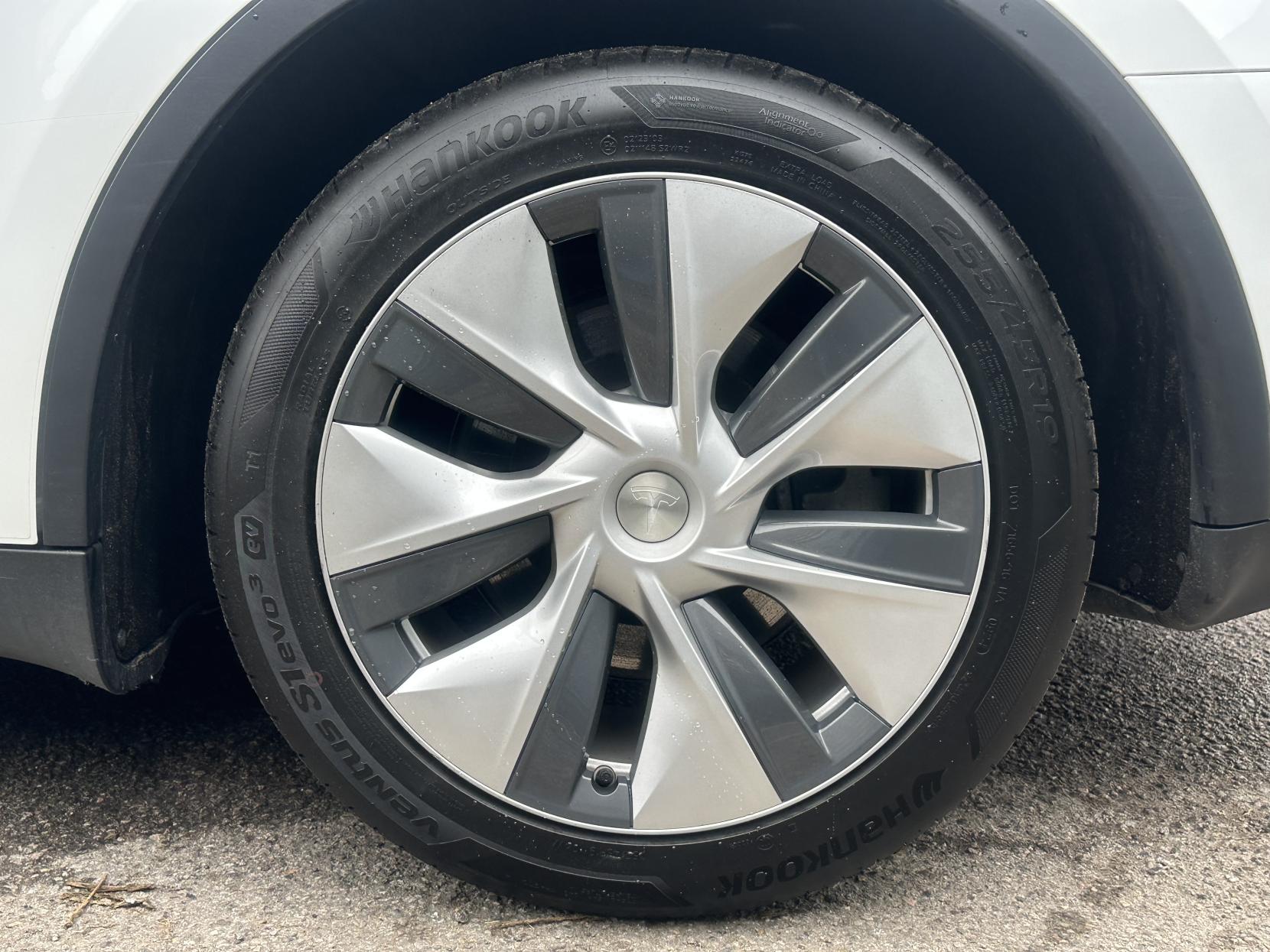 Tesla Model Y SUV (2021 - 2024)