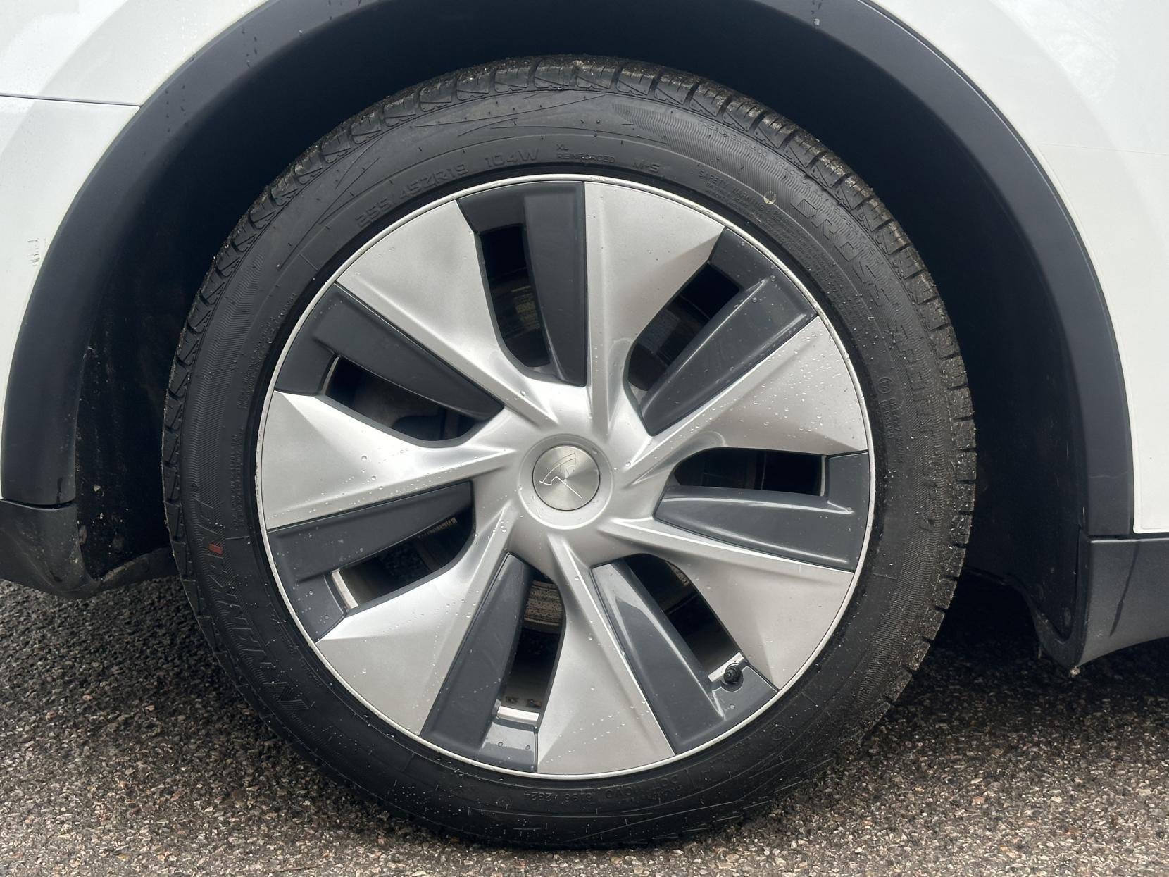 Tesla Model Y SUV (2021 - 2024)