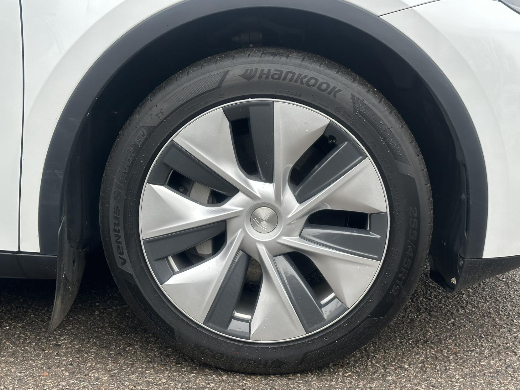 Tesla Model Y SUV (2021 - 2024)