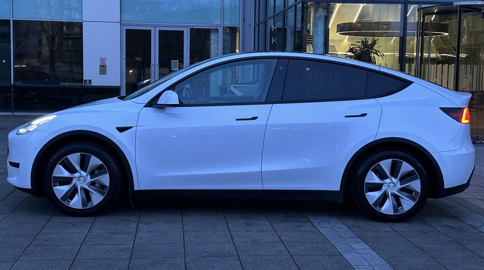 Tesla Model Y SUV 5dr Electric Auto RWD (346 ps)