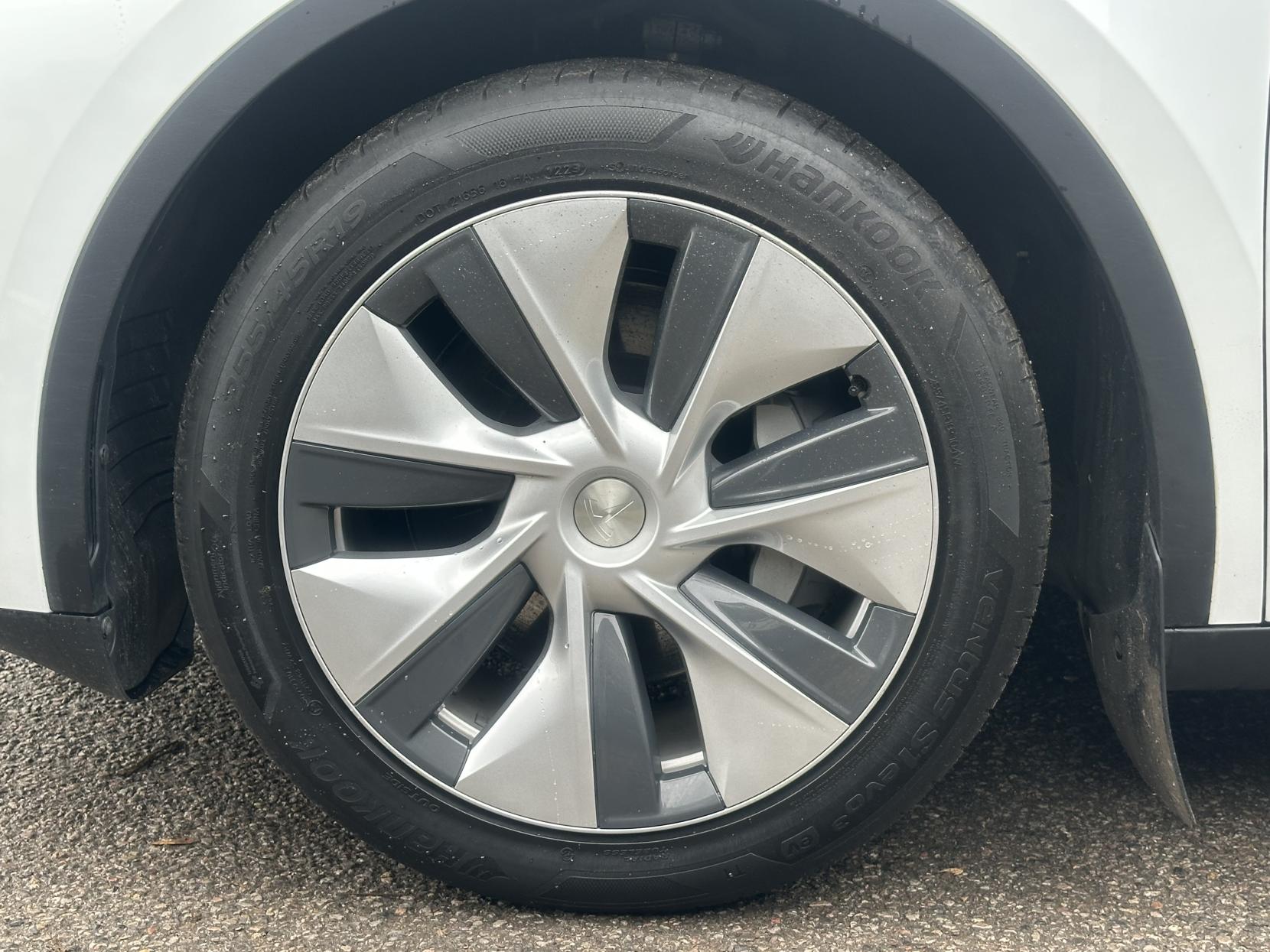 Tesla Model Y SUV (2021 - 2024)