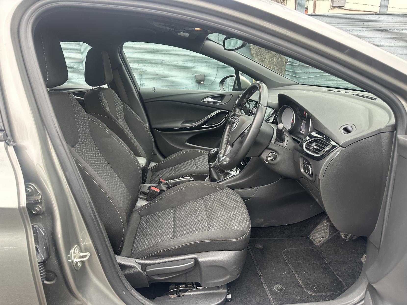 Vauxhall Astra 1.4i Turbo SRi Nav Hatchback 5dr Petrol Manual Euro 6 (150 ps)