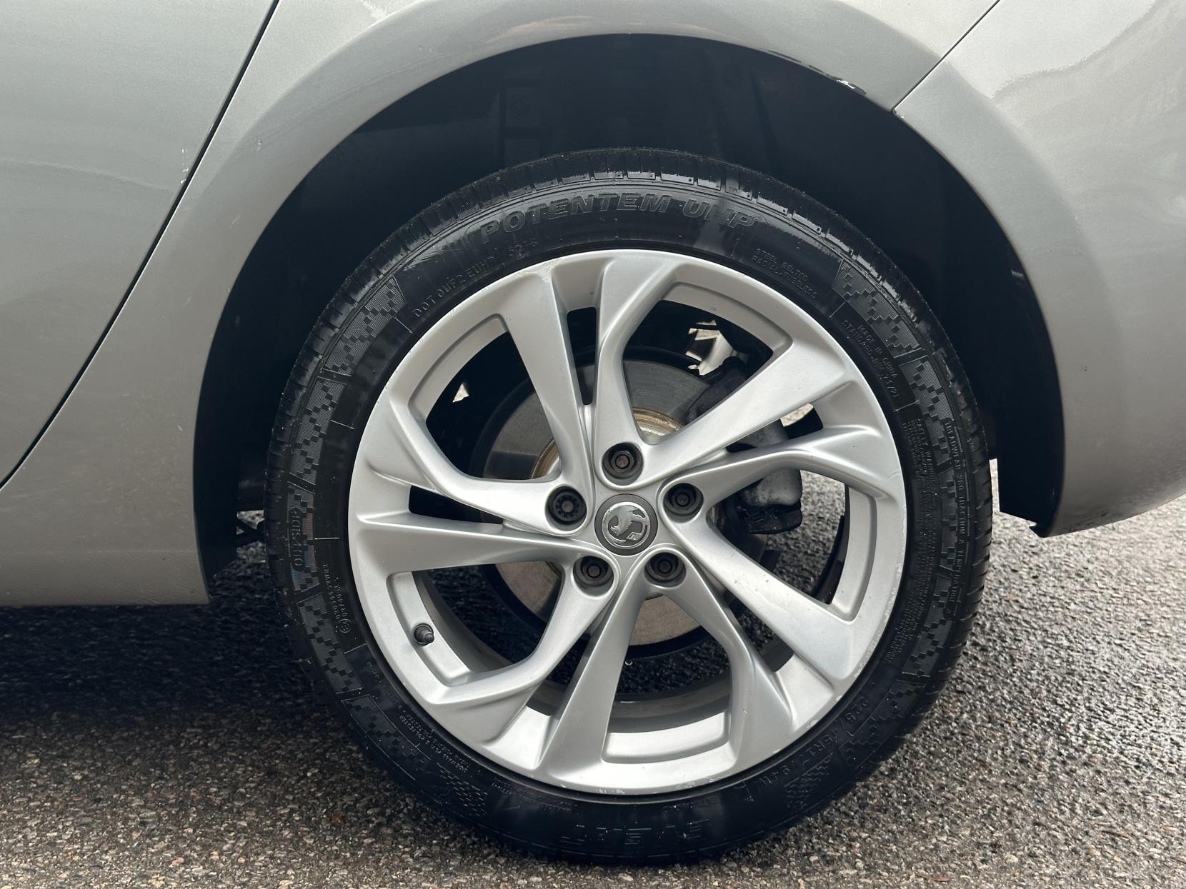 Vauxhall Astra 1.4i Turbo SRi Nav Hatchback 5dr Petrol Manual Euro 6 (150 ps)