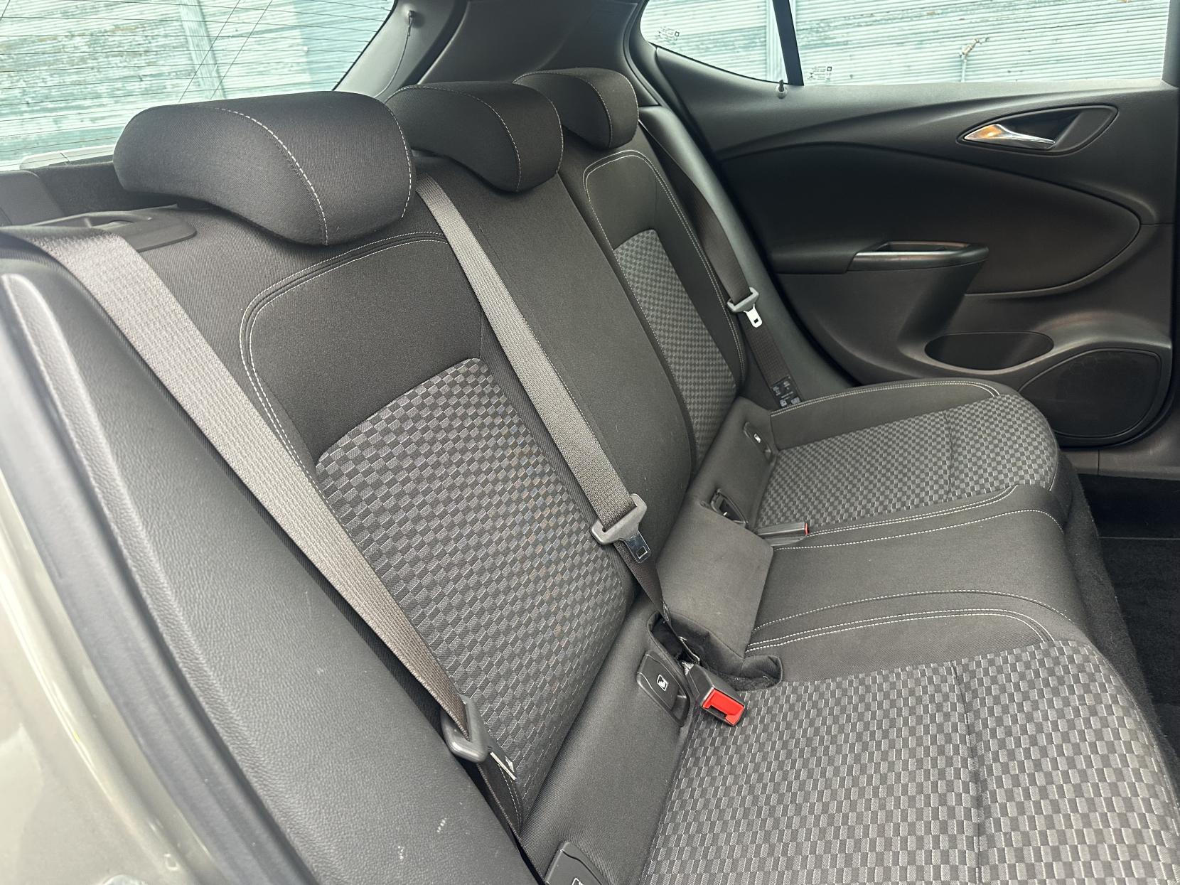 Vauxhall Astra 1.4i Turbo SRi Nav Hatchback 5dr Petrol Manual Euro 6 (150 ps)