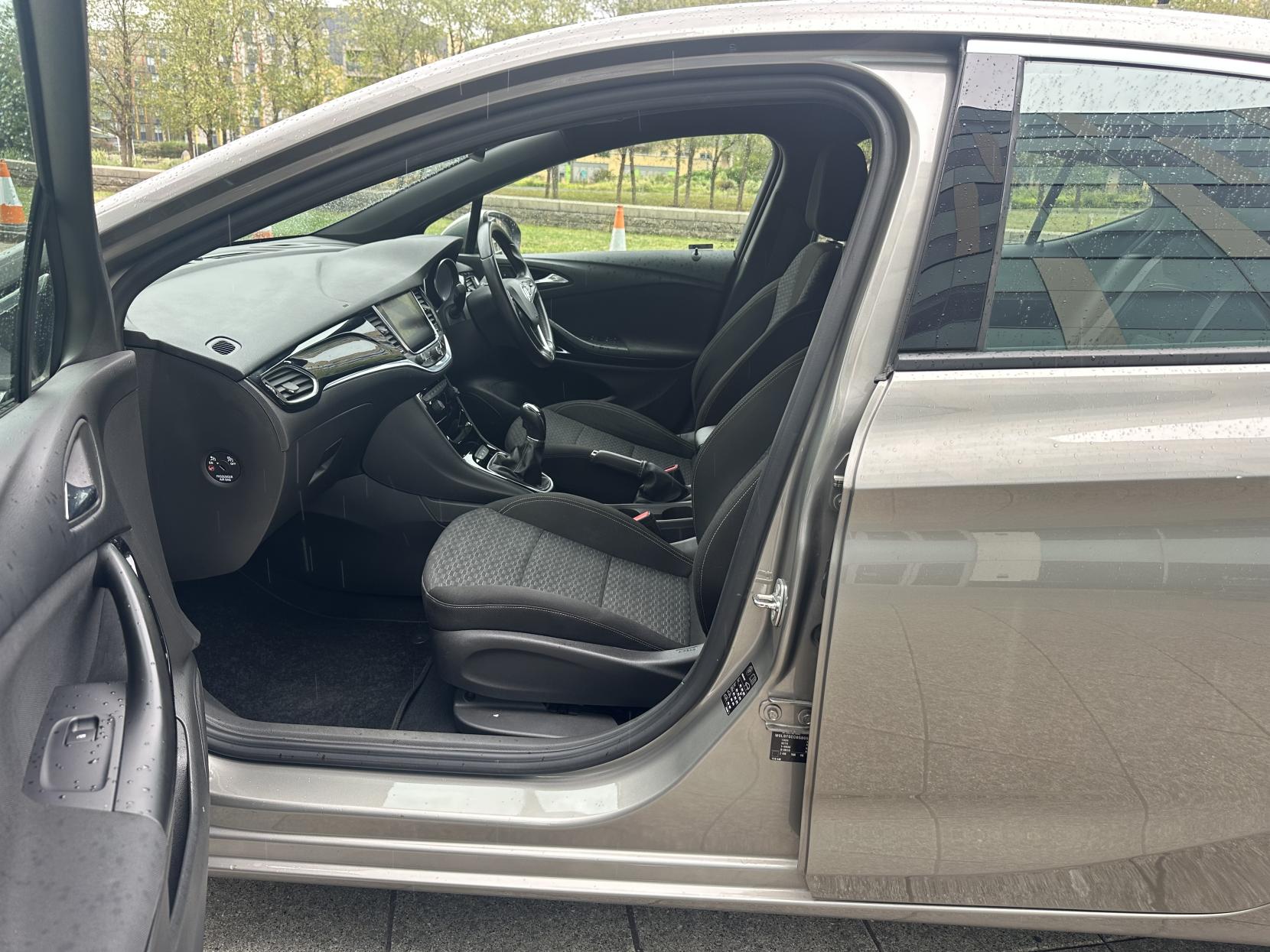 Vauxhall Astra 1.4i Turbo SRi Nav Hatchback 5dr Petrol Manual Euro 6 (150 ps)