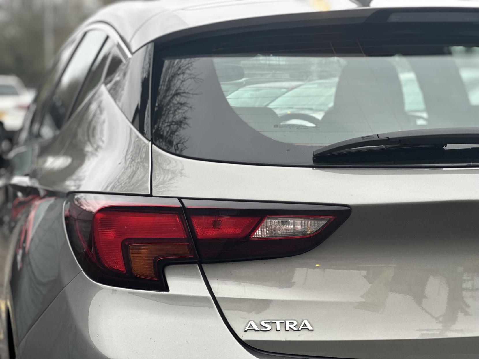 Vauxhall Astra 1.4i Turbo SRi Nav Hatchback 5dr Petrol Manual Euro 6 (150 ps)