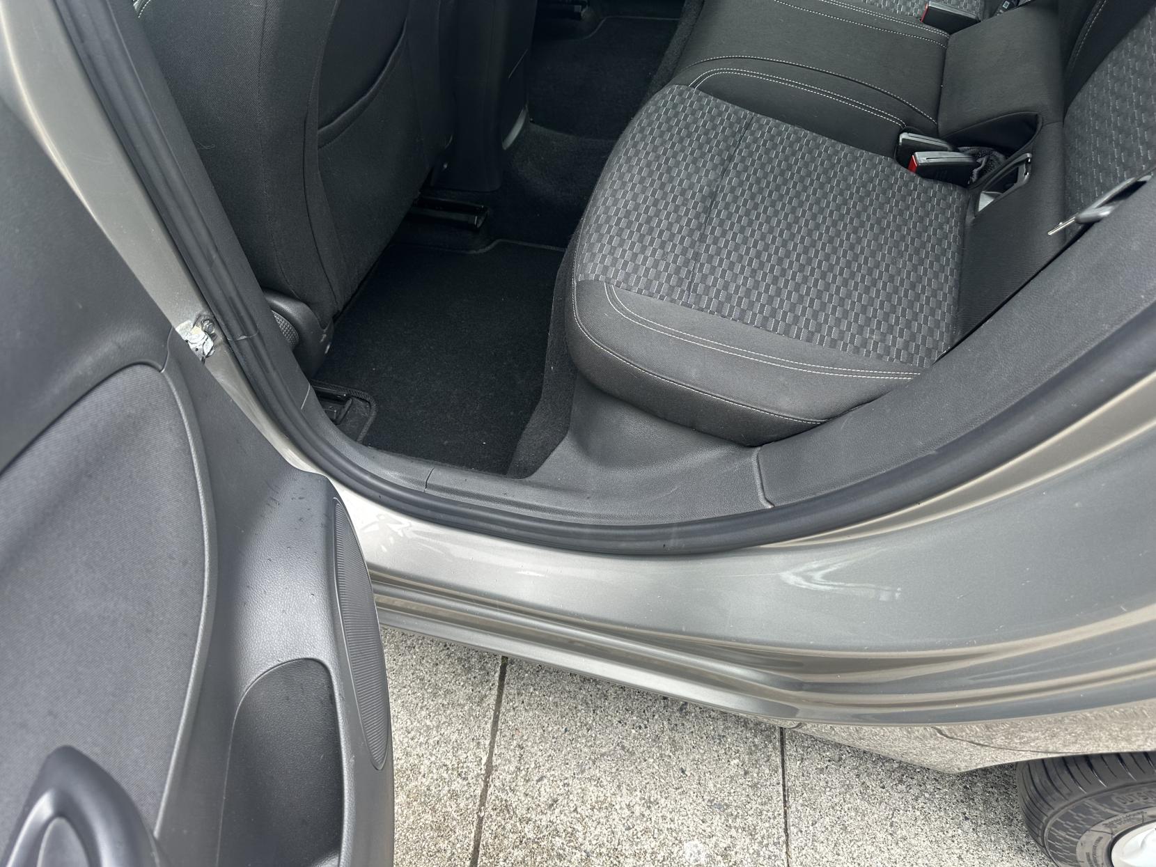 Vauxhall Astra 1.4i Turbo SRi Nav Hatchback 5dr Petrol Manual Euro 6 (150 ps)