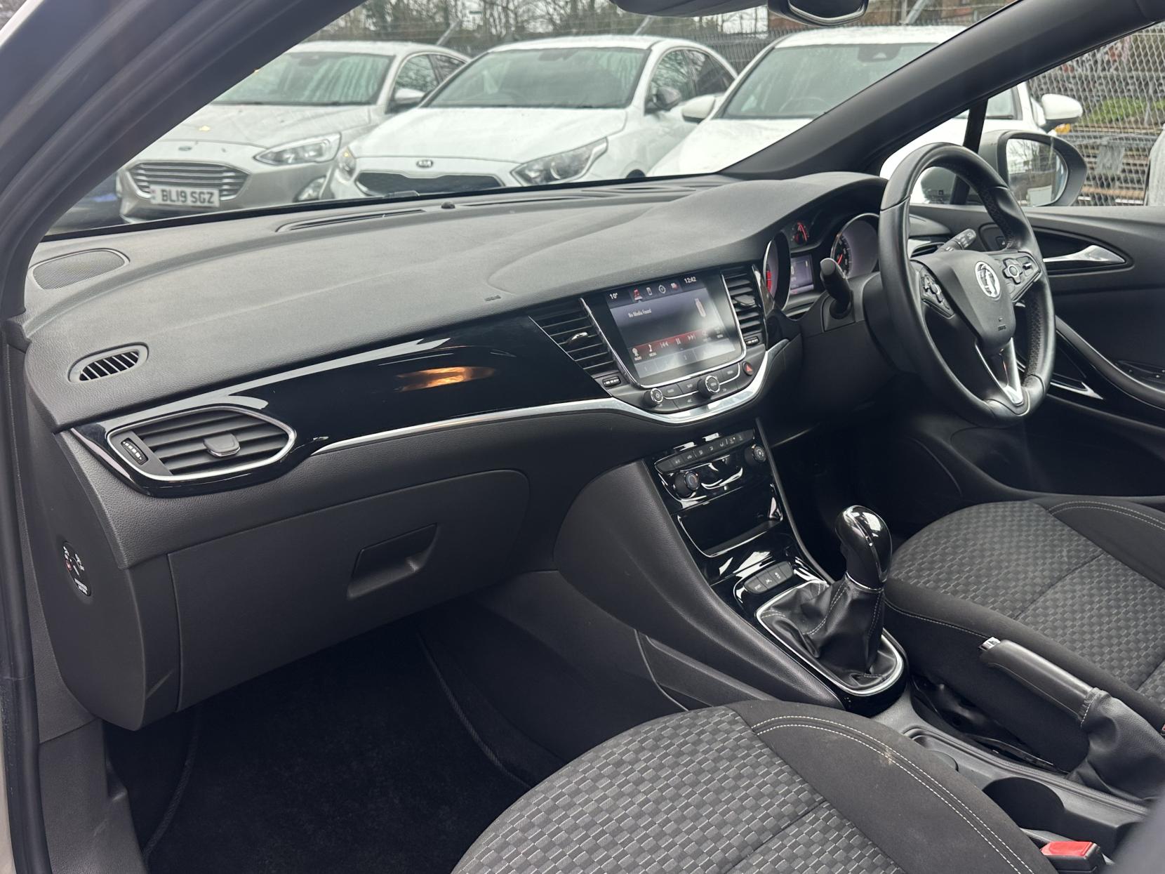 Vauxhall Astra 1.4i Turbo SRi Nav Hatchback 5dr Petrol Manual Euro 6 (150 ps)