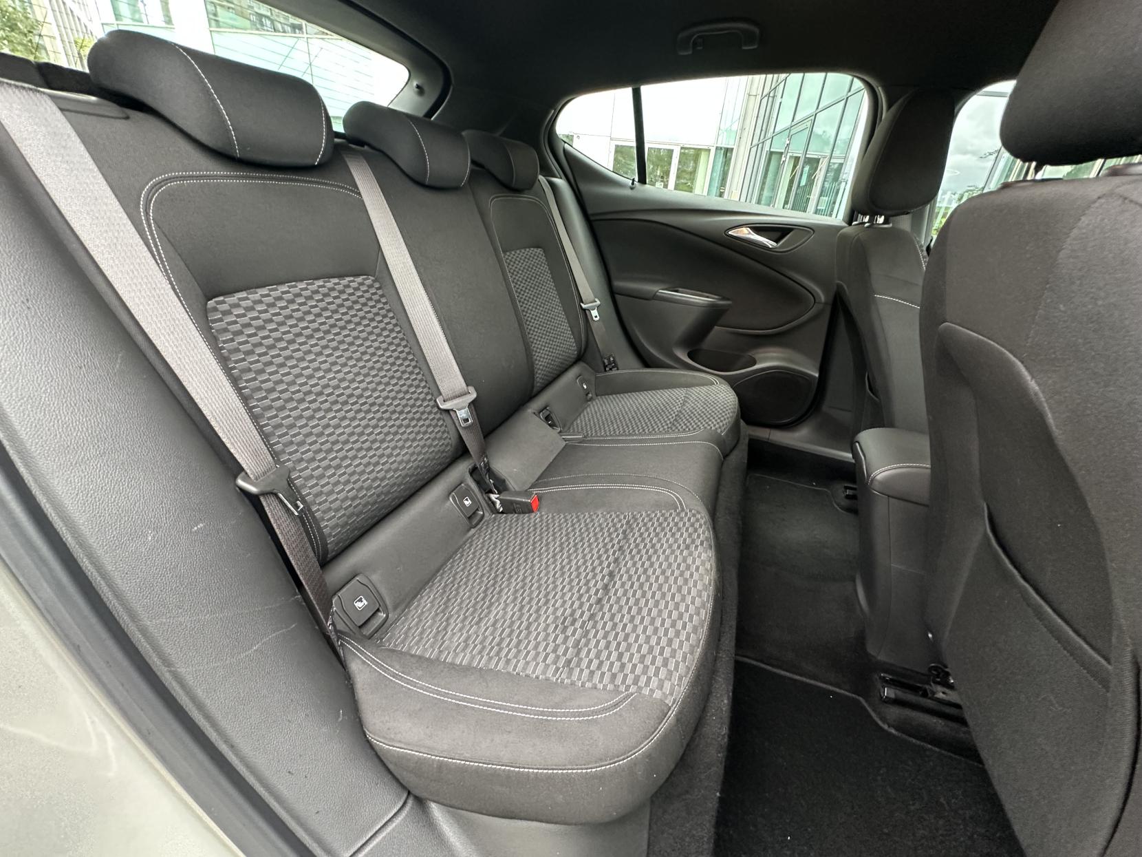 Vauxhall Astra 1.4i Turbo SRi Nav Hatchback 5dr Petrol Manual Euro 6 (150 ps)