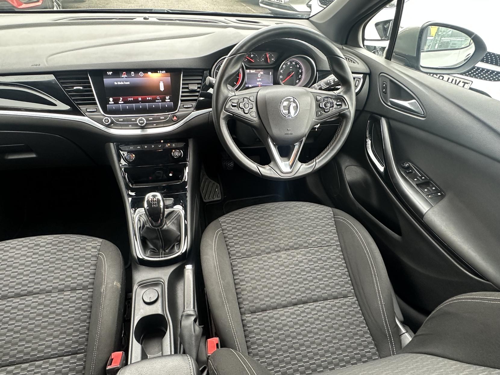 Vauxhall Astra 1.4i Turbo SRi Nav Hatchback 5dr Petrol Manual Euro 6 (150 ps)