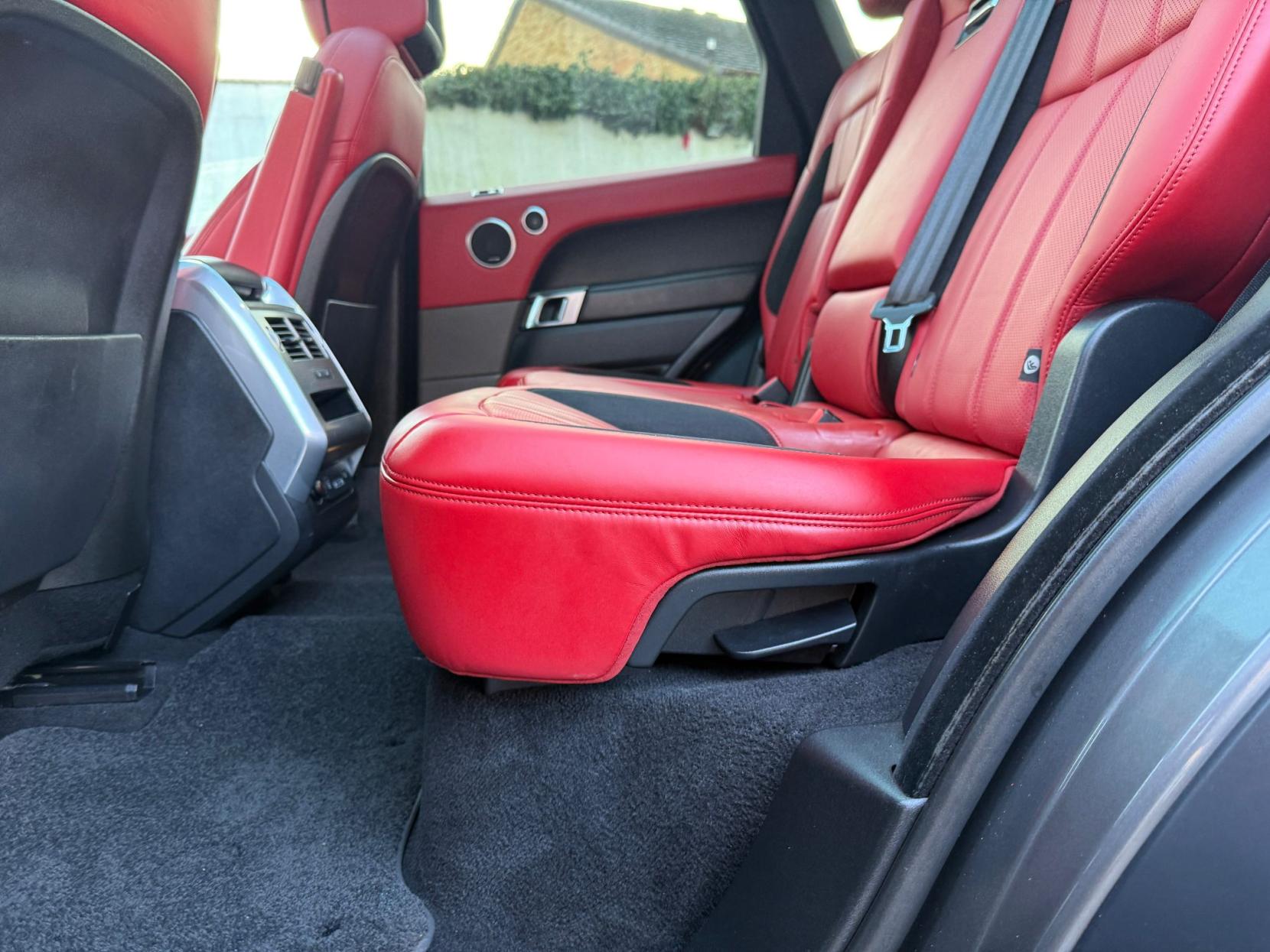 Land Rover Range Rover Sport 3.0 SD V6 HSE Dynamic SUV 5dr Diesel Auto 4WD Euro 6 (s/s) (306 ps)