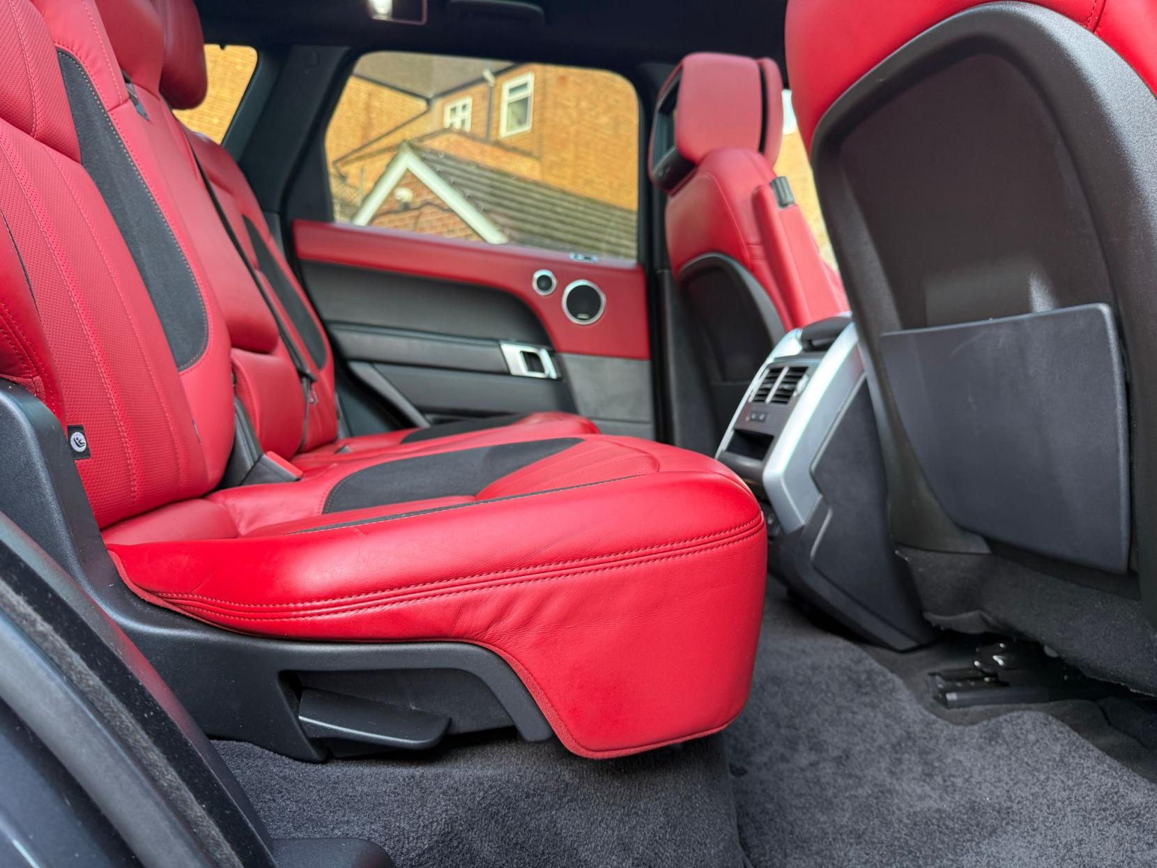 Land Rover Range Rover Sport 3.0 SD V6 HSE Dynamic SUV 5dr Diesel Auto 4WD Euro 6 (s/s) (306 ps)