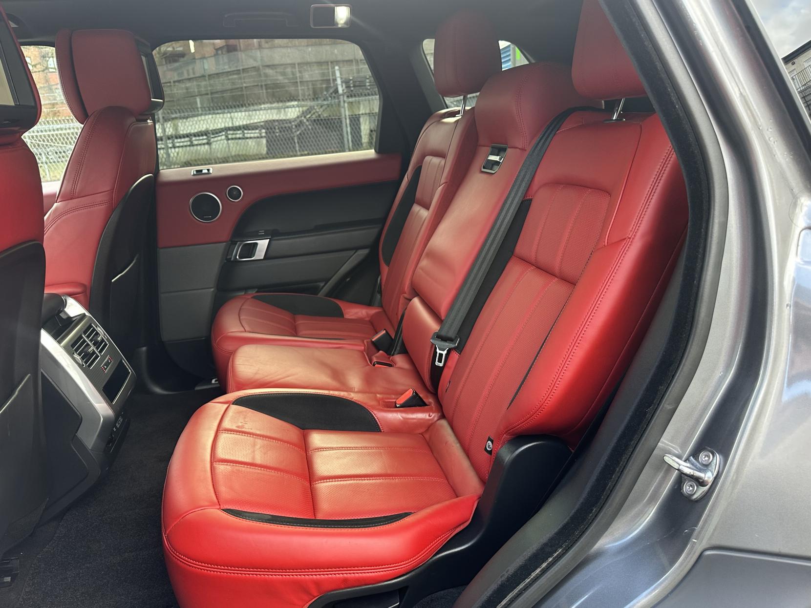 Land Rover Range Rover Sport 3.0 SD V6 HSE Dynamic SUV 5dr Diesel Auto 4WD Euro 6 (s/s) (306 ps)