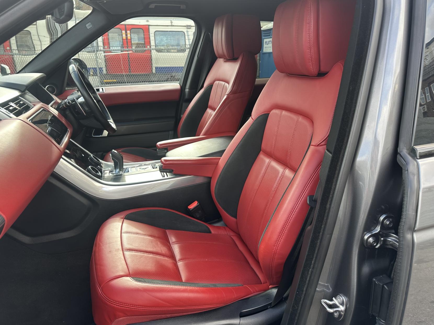 Land Rover Range Rover Sport 3.0 SD V6 HSE Dynamic SUV 5dr Diesel Auto 4WD Euro 6 (s/s) (306 ps)