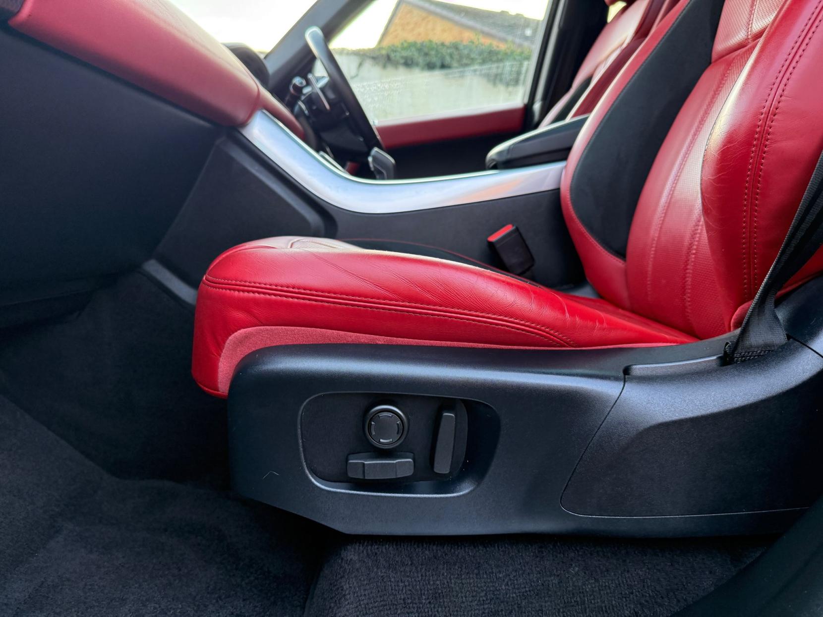 Land Rover Range Rover Sport 3.0 SD V6 HSE Dynamic SUV 5dr Diesel Auto 4WD Euro 6 (s/s) (306 ps)