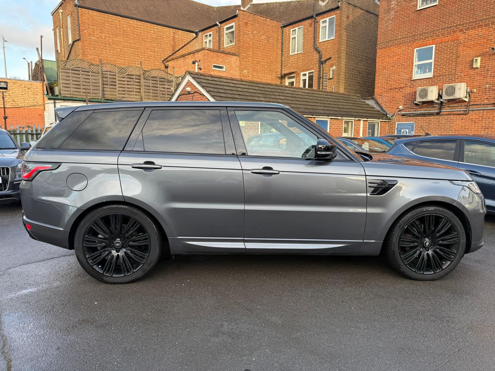 Land Rover Range Rover Sport 3.0 SD V6 HSE Dynamic SUV 5dr Diesel Auto 4WD Euro 6 (s/s) (306 ps)