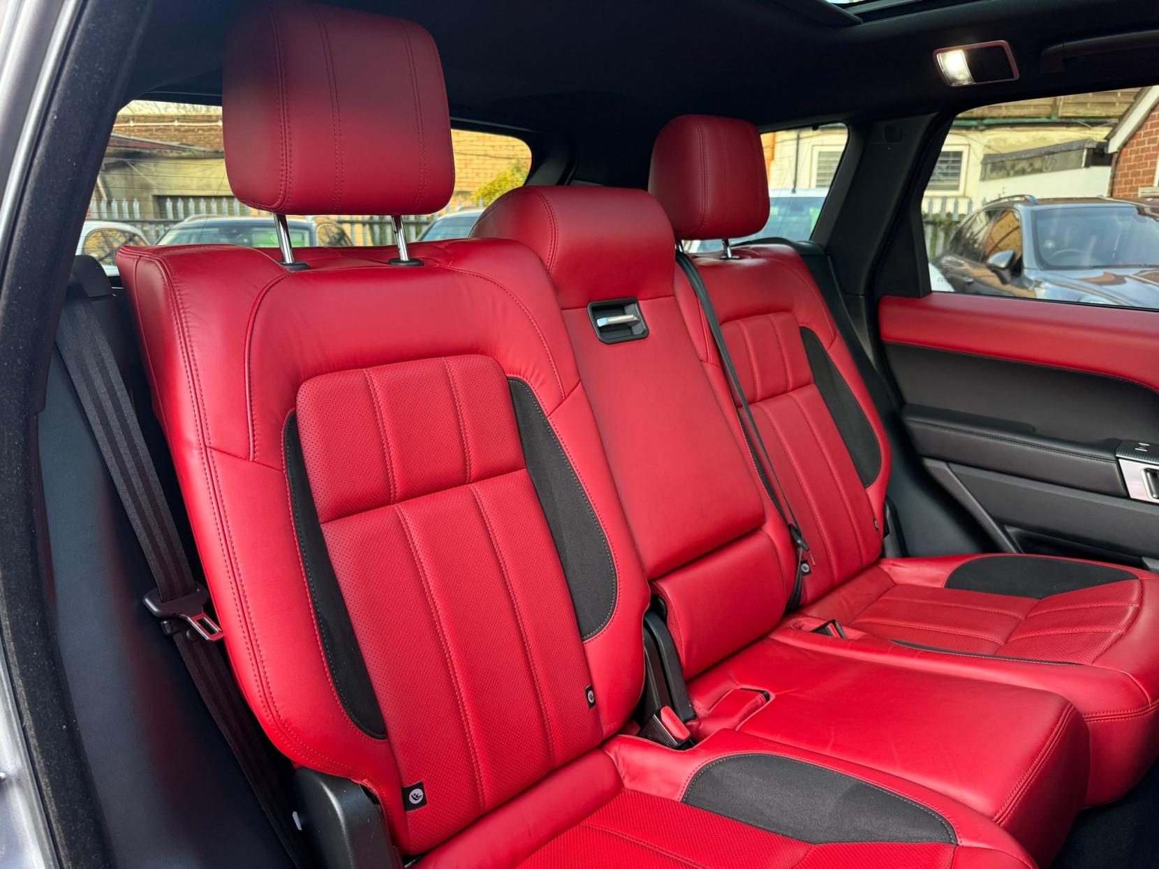 Land Rover Range Rover Sport 3.0 SD V6 HSE Dynamic SUV 5dr Diesel Auto 4WD Euro 6 (s/s) (306 ps)