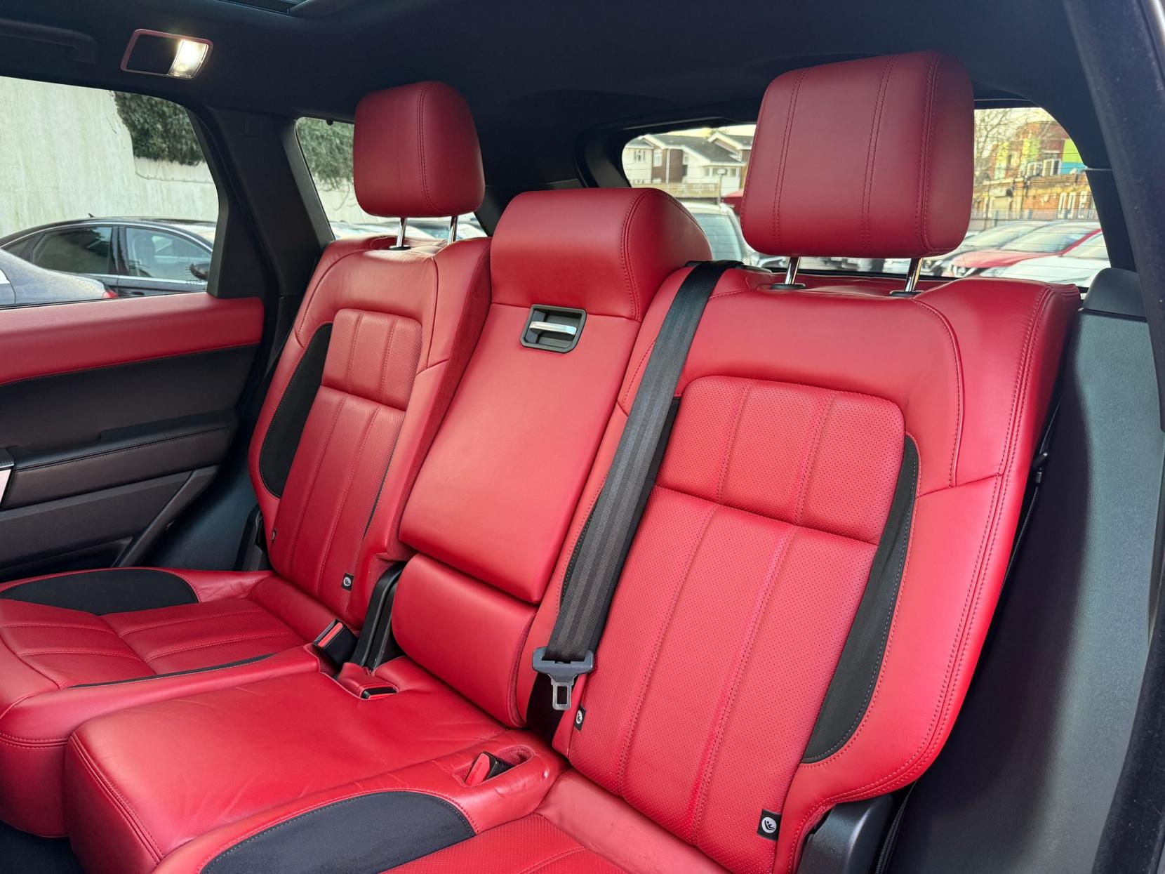 Land Rover Range Rover Sport 3.0 SD V6 HSE Dynamic SUV 5dr Diesel Auto 4WD Euro 6 (s/s) (306 ps)