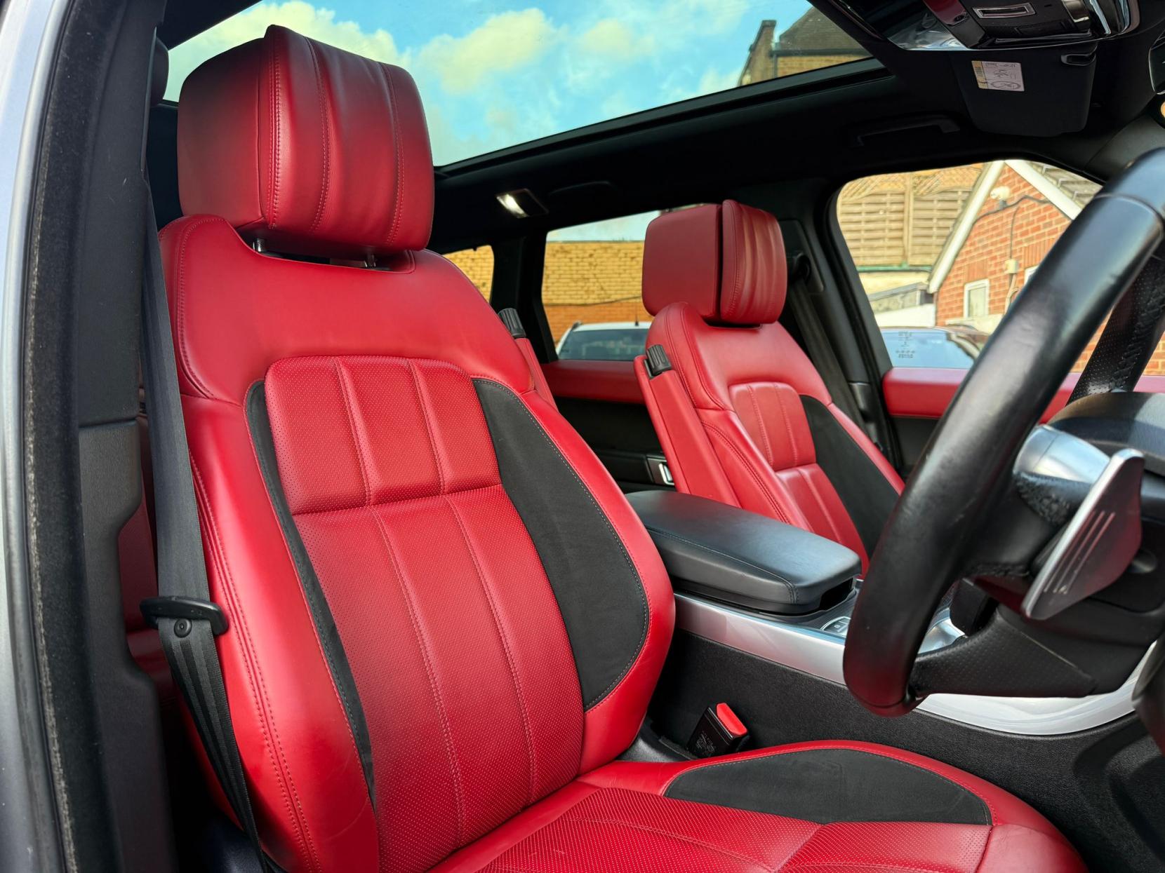 Land Rover Range Rover Sport 3.0 SD V6 HSE Dynamic SUV 5dr Diesel Auto 4WD Euro 6 (s/s) (306 ps)