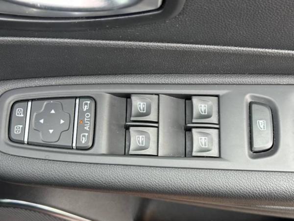 Renault Captur 1.3 TCe ENERGY S Edition SUV 5dr Petrol EDC Euro 6 (s/s) (150 ps)