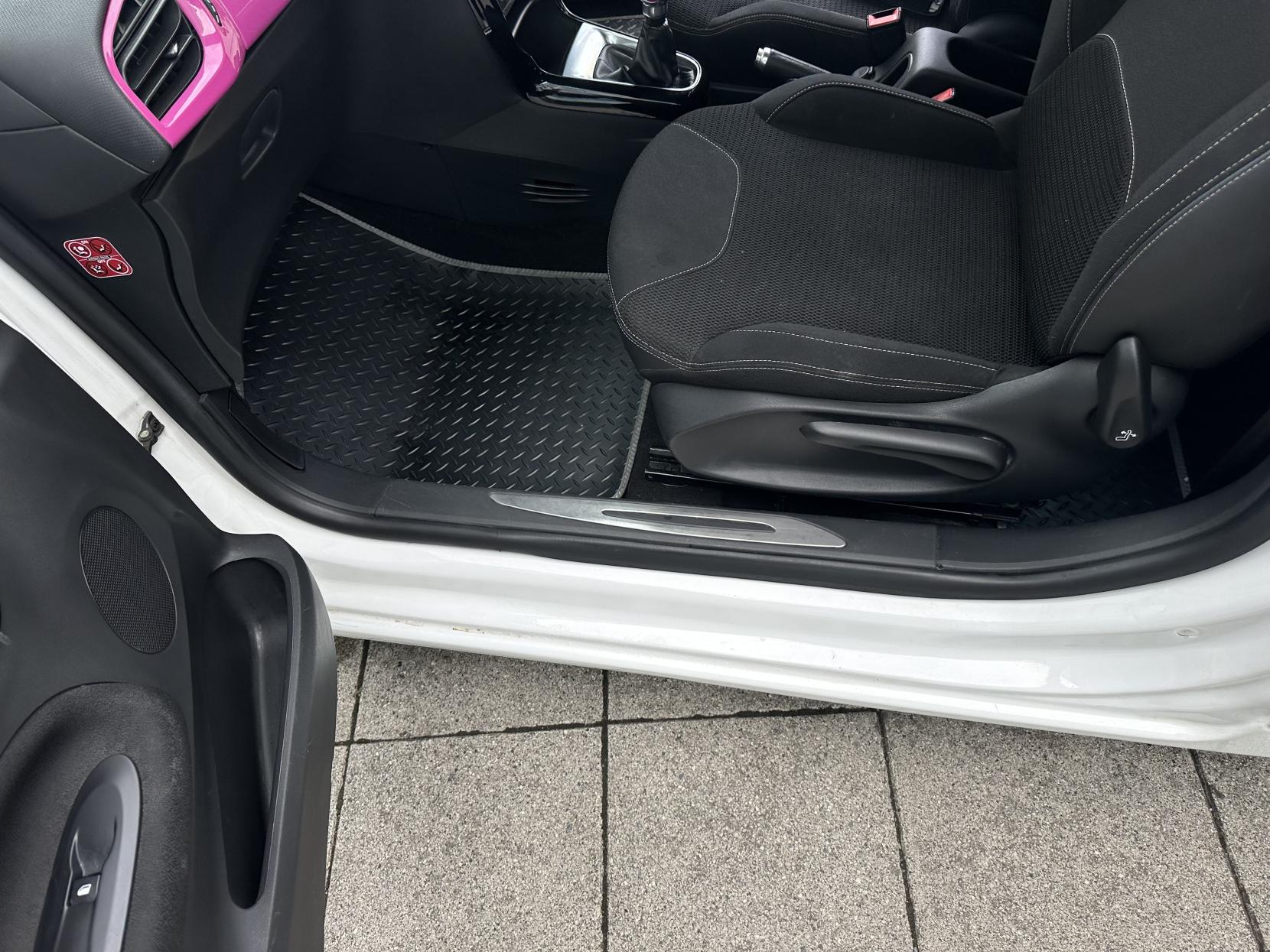 Citroen DS3 1.6 VTi DStyle Pink Hatchback 3dr Petrol Manual Euro 5 (120 ps)
