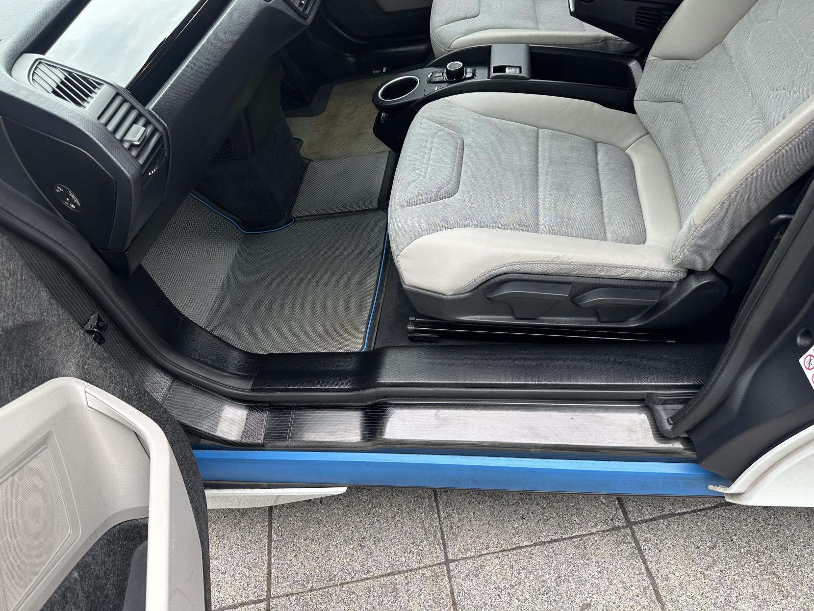 BMW i3 33kWh Hatchback 5dr Petrol Plug-in Hybrid Auto Euro 6 (s/s) (Range Extender) (170 ps)