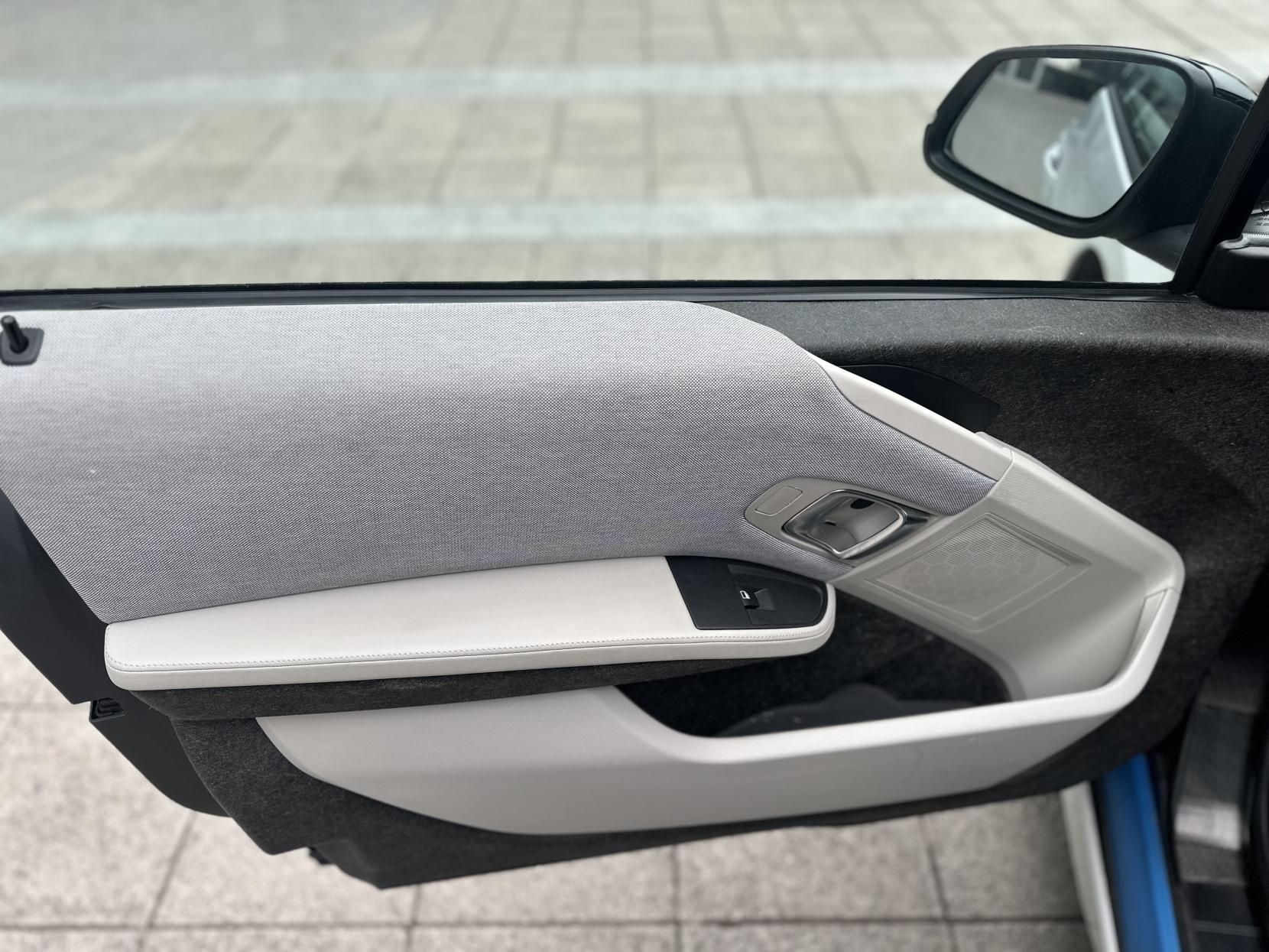 BMW i3 33kWh Hatchback 5dr Petrol Plug-in Hybrid Auto Euro 6 (s/s) (Range Extender) (170 ps)