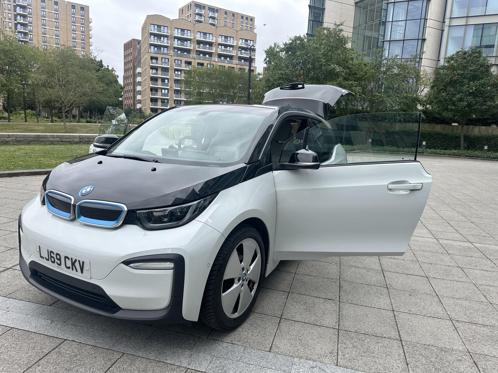BMW i3 33kWh Hatchback 5dr Petrol Plug-in Hybrid Auto Euro 6 (s/s) (Range Extender) (170 ps)