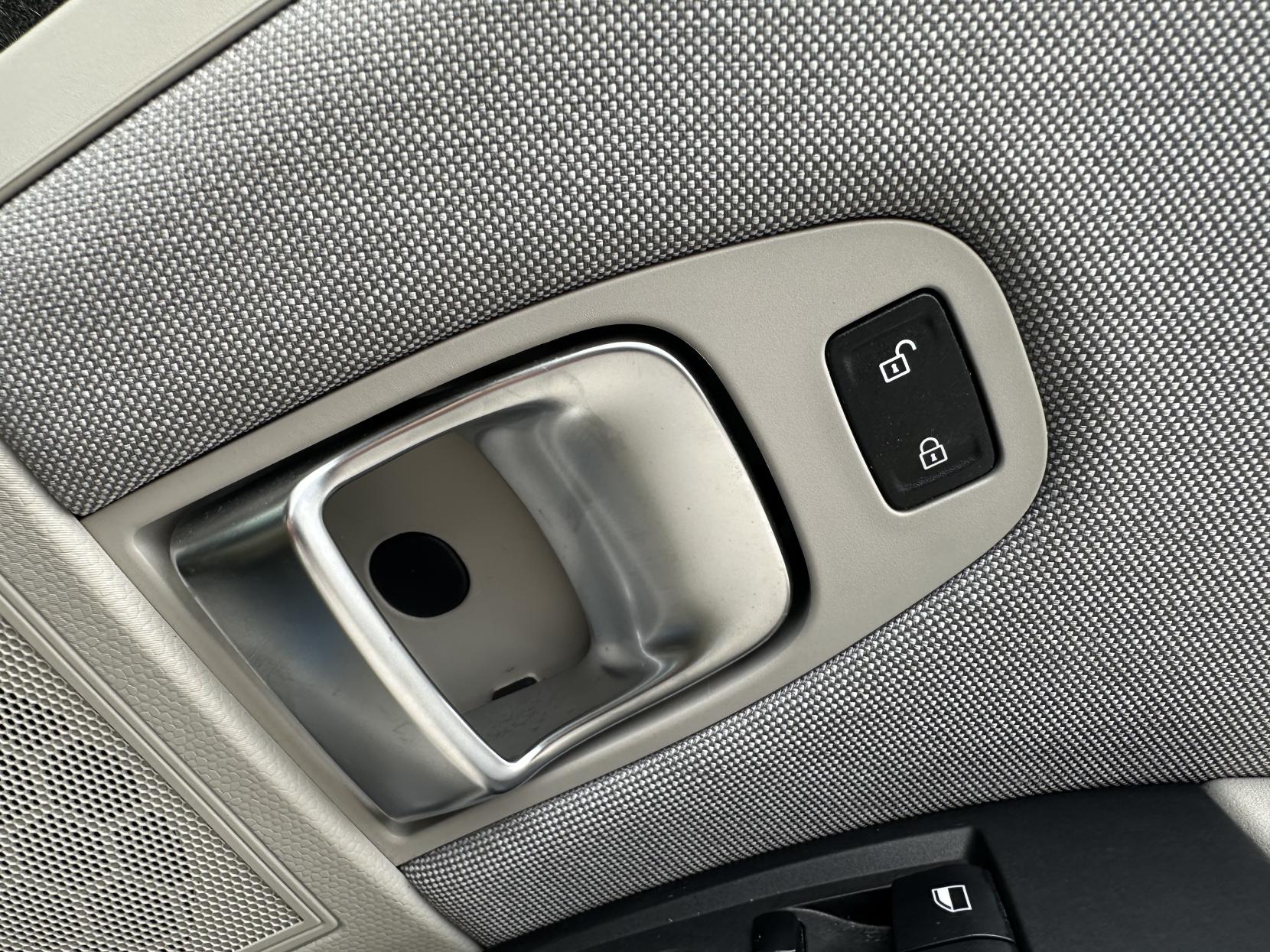 BMW i3 33kWh Hatchback 5dr Petrol Plug-in Hybrid Auto Euro 6 (s/s) (Range Extender) (170 ps)