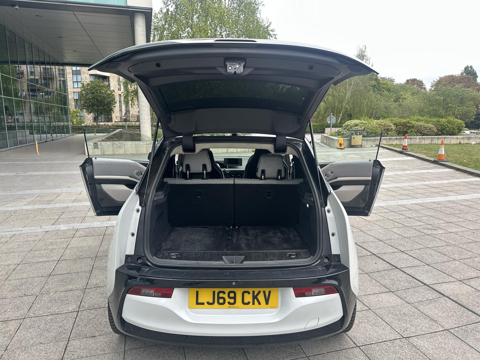 BMW i3 33kWh Hatchback 5dr Petrol Plug-in Hybrid Auto Euro 6 (s/s) (Range Extender) (170 ps)