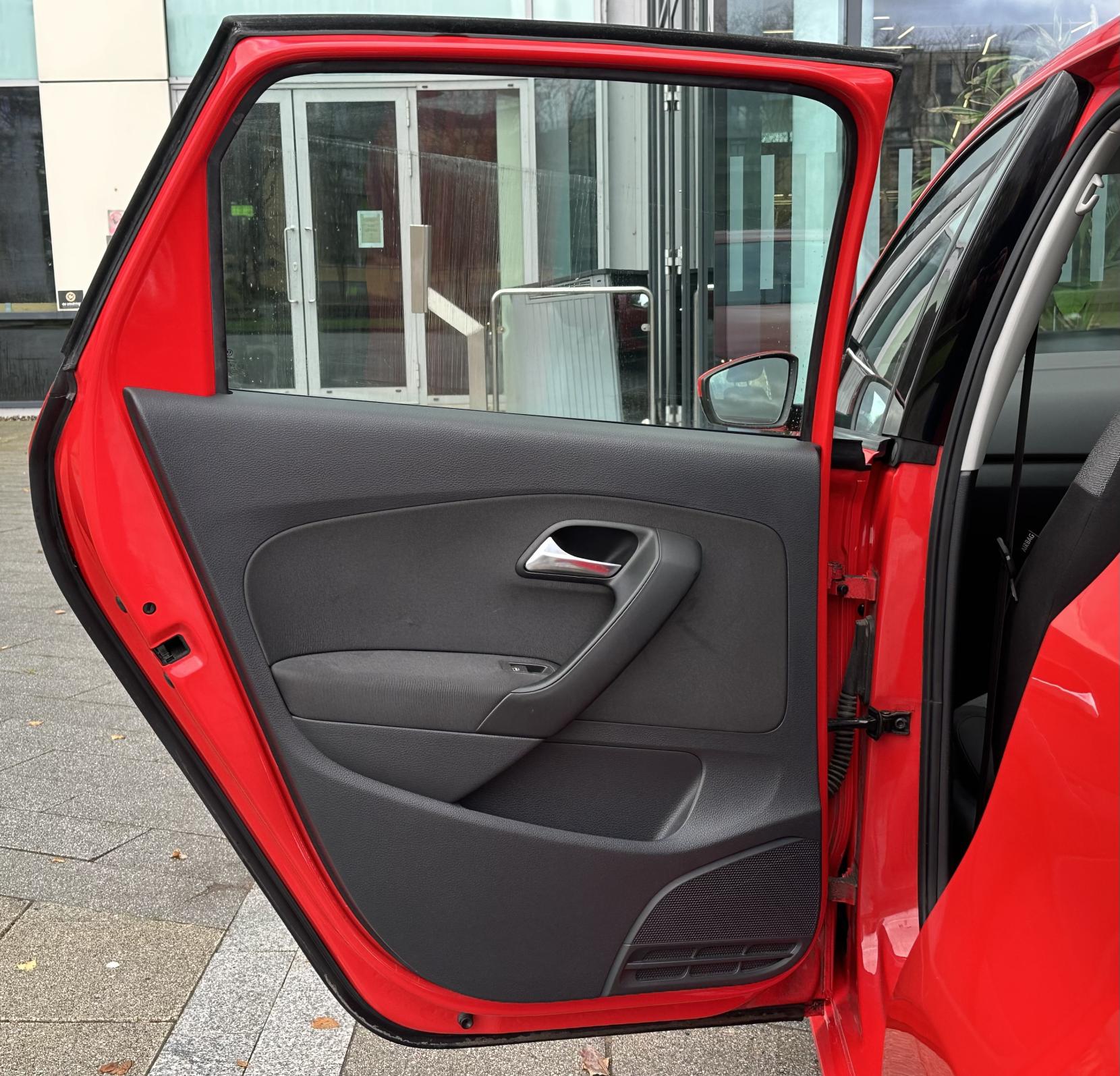 Volkswagen Polo 1.4 SE Hatchback 5dr Petrol DSG Euro 5 (85 ps)