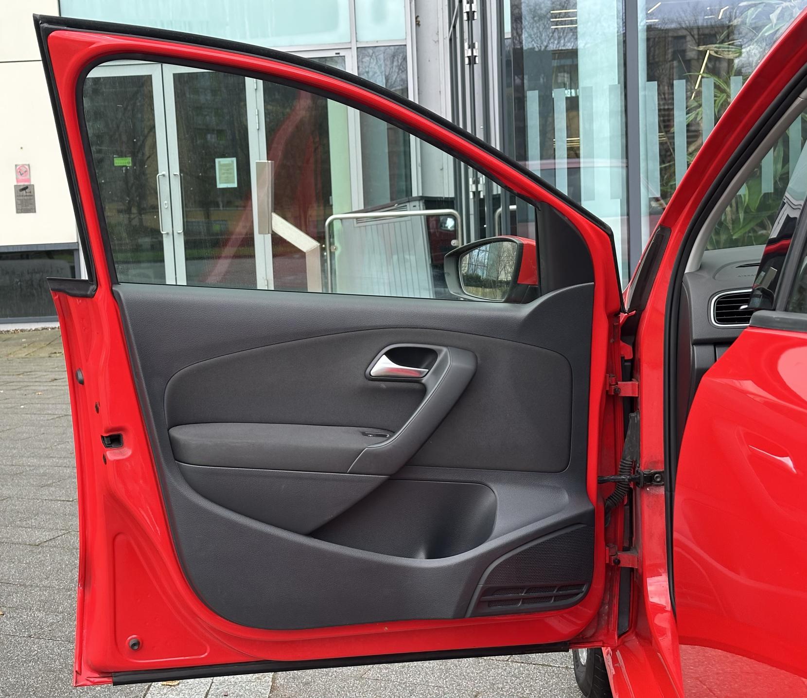 Volkswagen Polo 1.4 SE Hatchback 5dr Petrol DSG Euro 5 (85 ps)