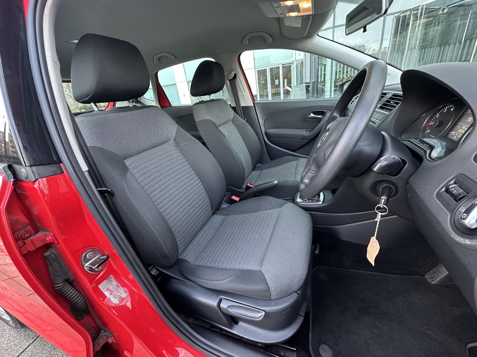 Volkswagen Polo 1.4 SE Hatchback 5dr Petrol DSG Euro 5 (85 ps)