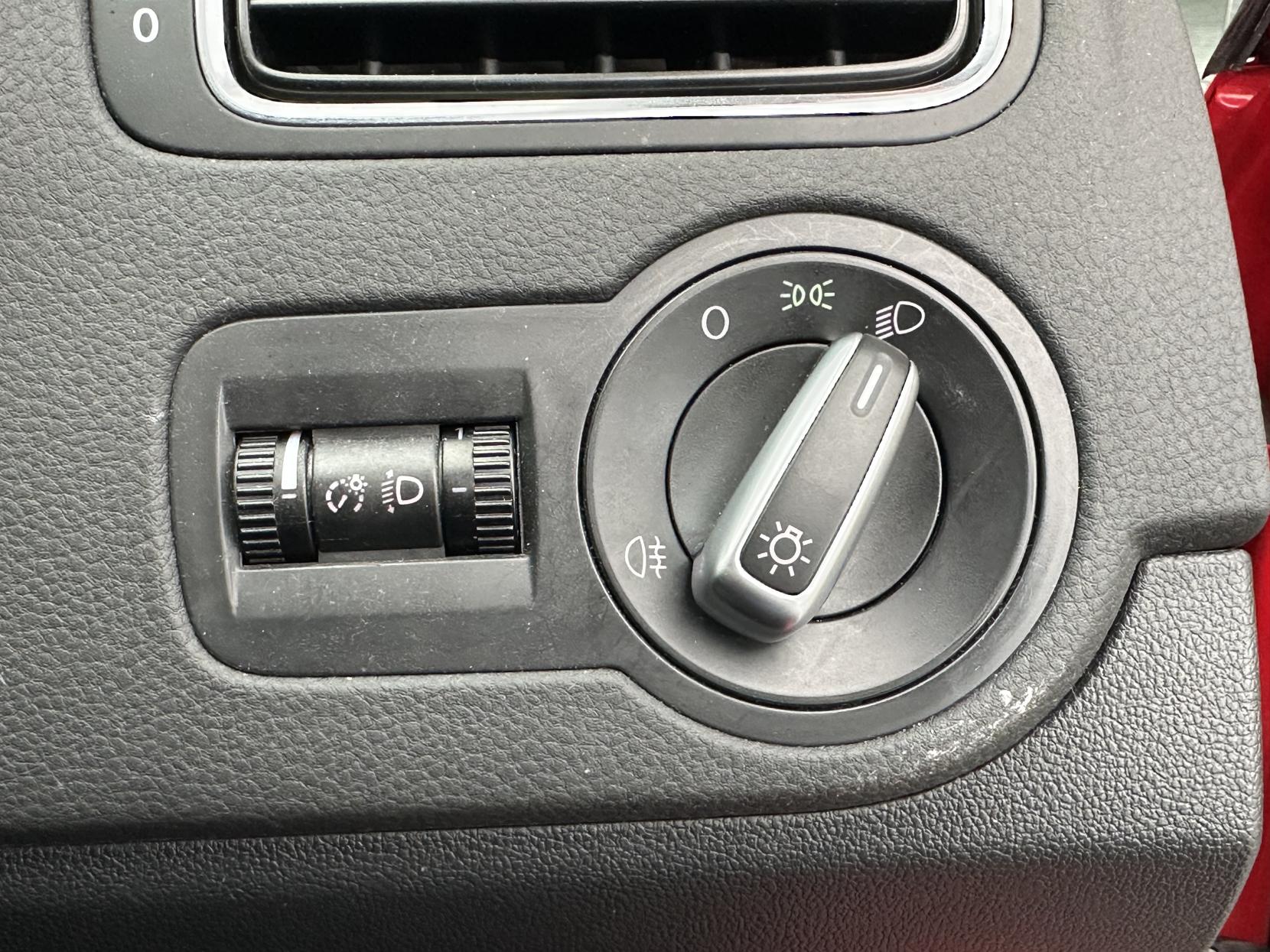 Volkswagen Polo 1.4 SE Hatchback 5dr Petrol DSG Euro 5 (85 ps)