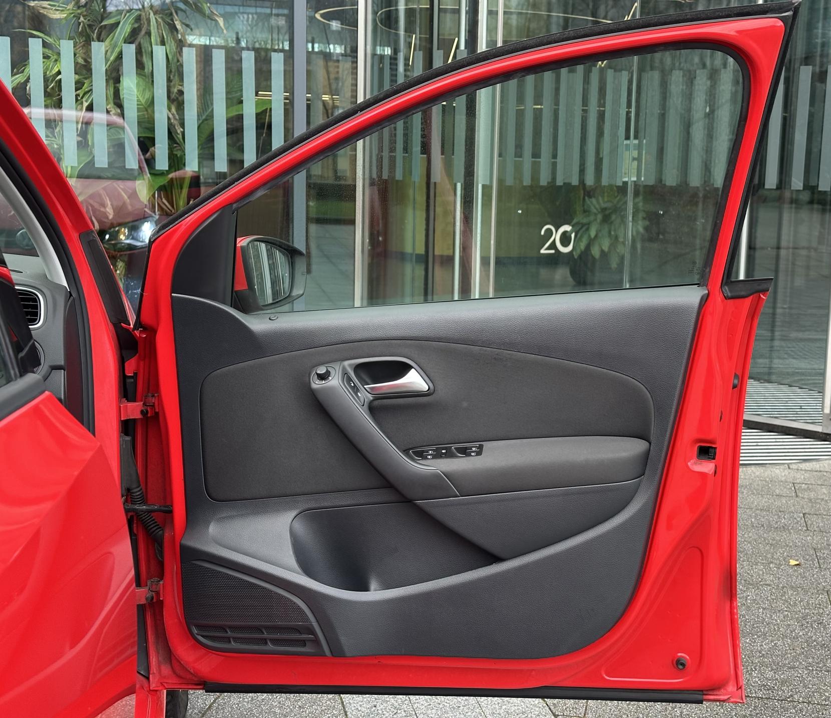 Volkswagen Polo 1.4 SE Hatchback 5dr Petrol DSG Euro 5 (85 ps)