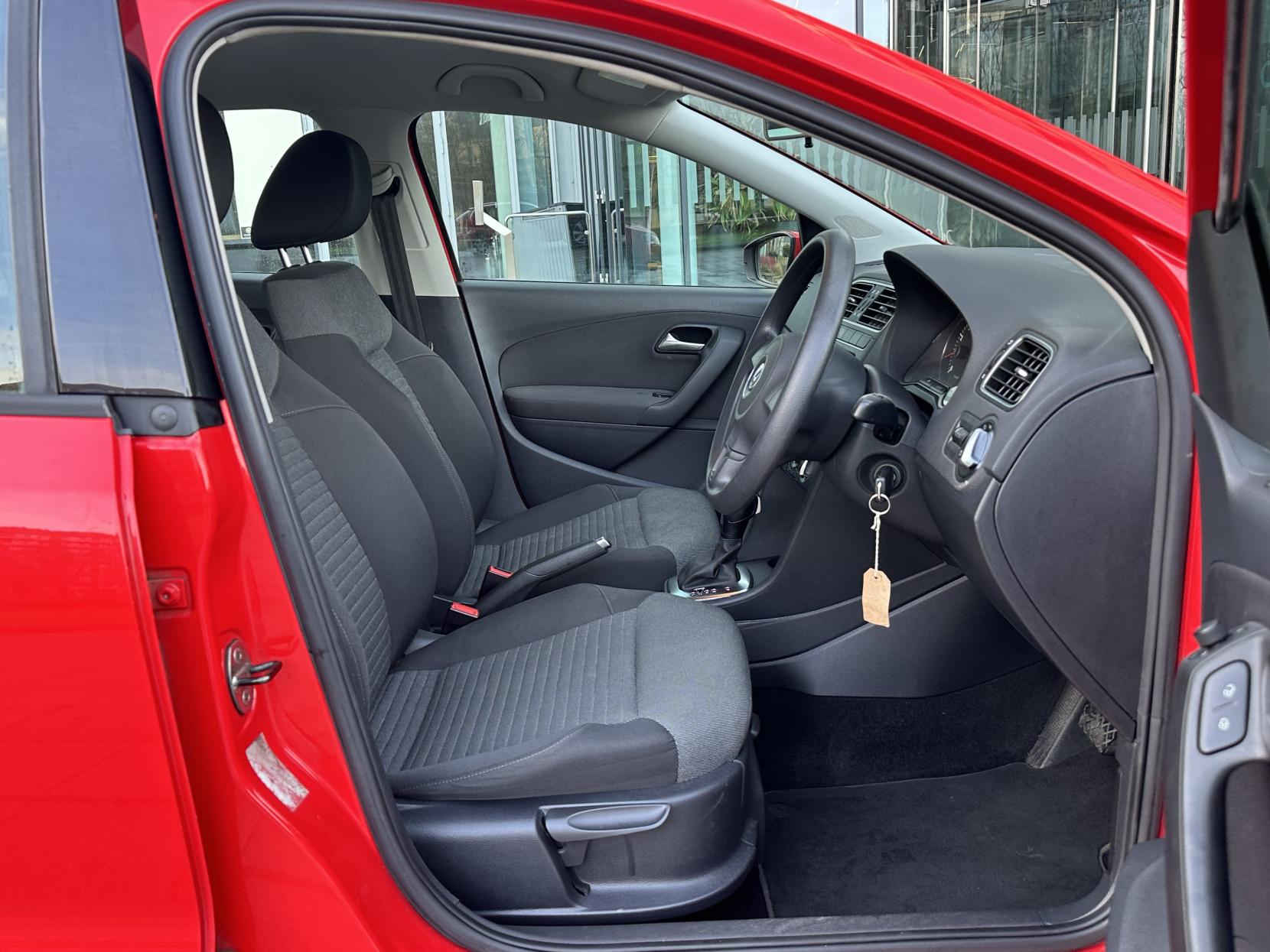 Volkswagen Polo 1.4 SE Hatchback 5dr Petrol DSG Euro 5 (85 ps)