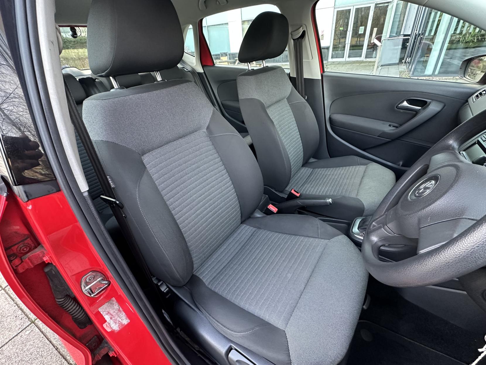 Volkswagen Polo 1.4 SE Hatchback 5dr Petrol DSG Euro 5 (85 ps)