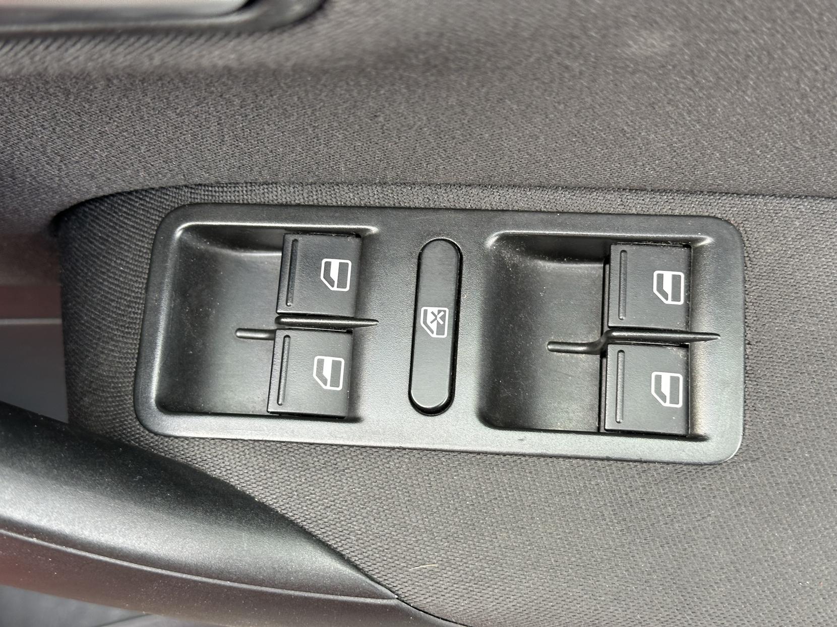 Volkswagen Polo 1.4 SE Hatchback 5dr Petrol DSG Euro 5 (85 ps)