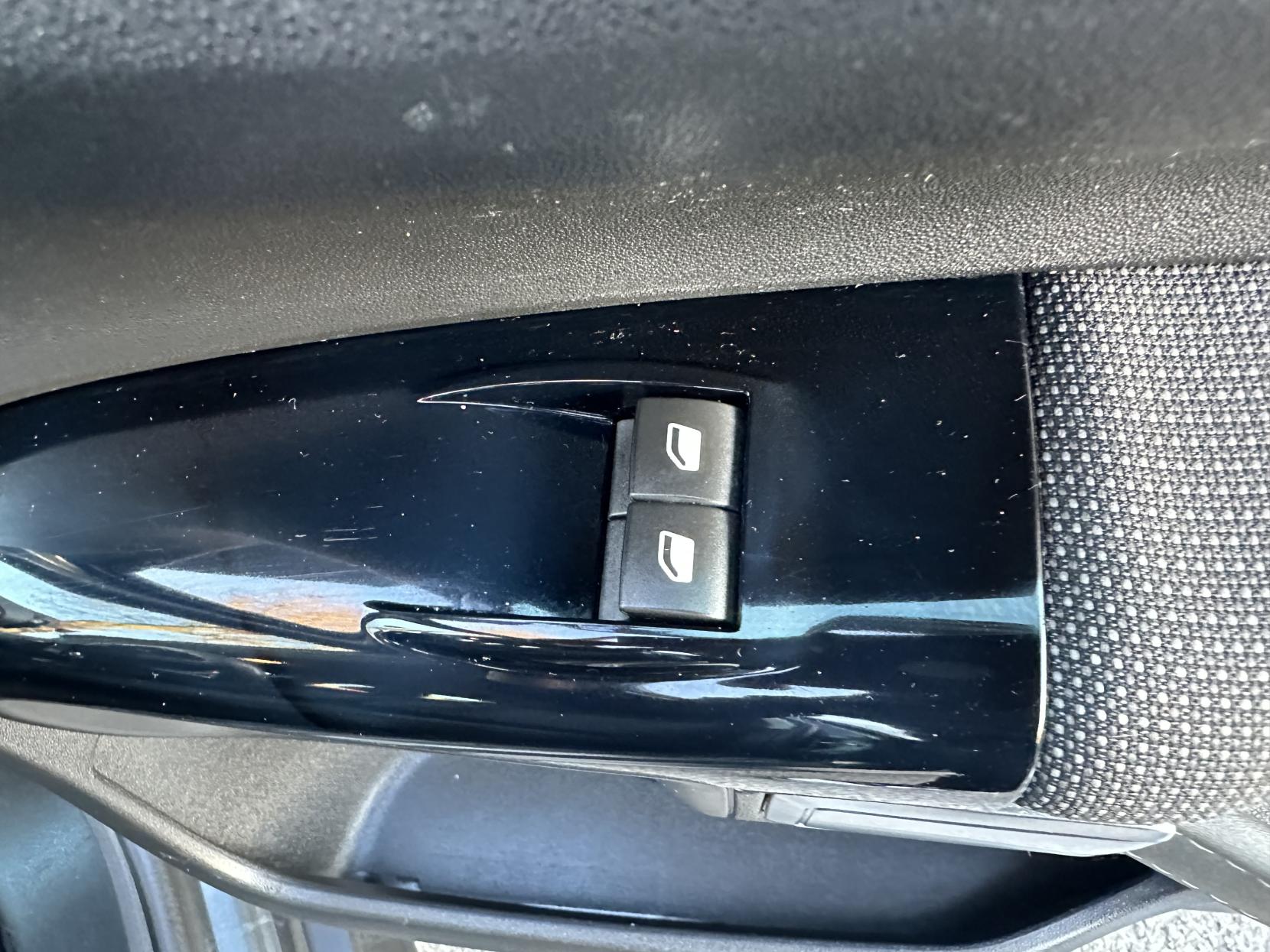 Citroen C4 Cactus 1.2 PureTech Feel Hatchback 5dr Petrol Manual Euro 6 (Euro 6) (82 ps)