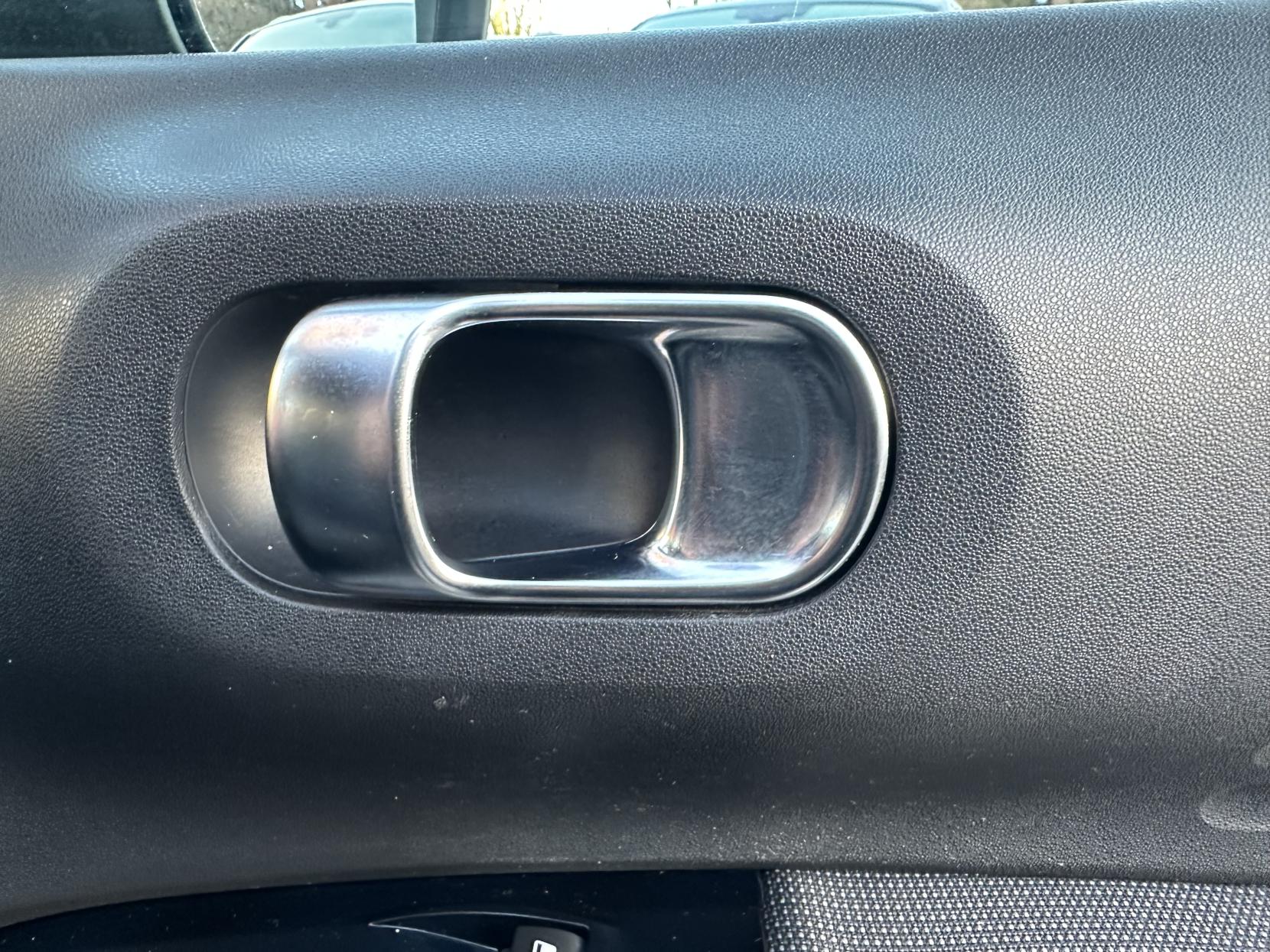 Citroen C4 Cactus 1.2 PureTech Feel Hatchback 5dr Petrol Manual Euro 6 (Euro 6) (82 ps)