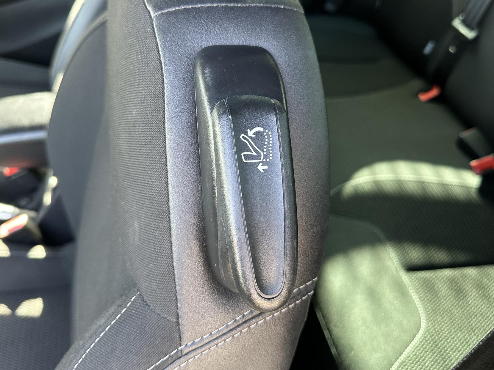 Citroen DS3 1.6 VTi DStyle Plus Hatchback 3dr Petrol Manual Euro 5 (120 ps)