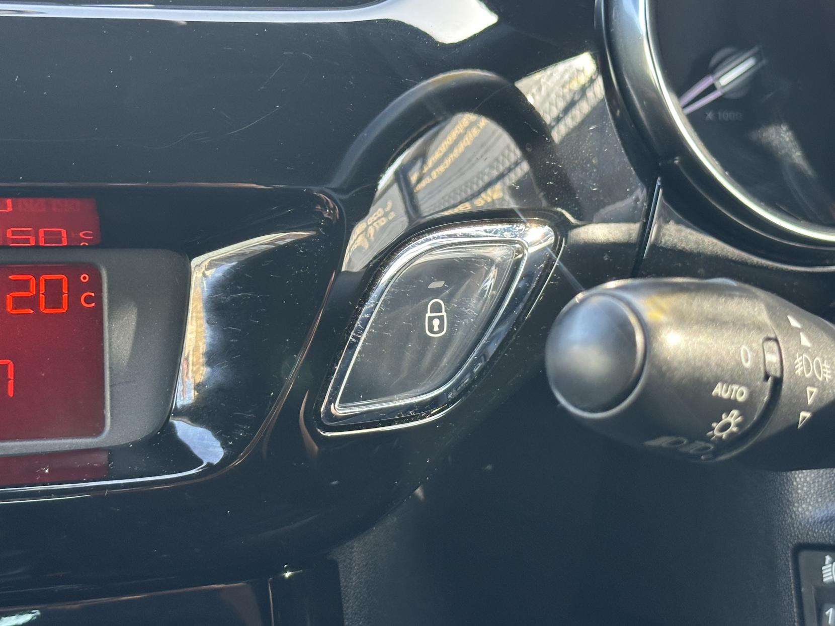 Citroen DS3 1.6 VTi DStyle Plus Hatchback 3dr Petrol Manual Euro 5 (120 ps)